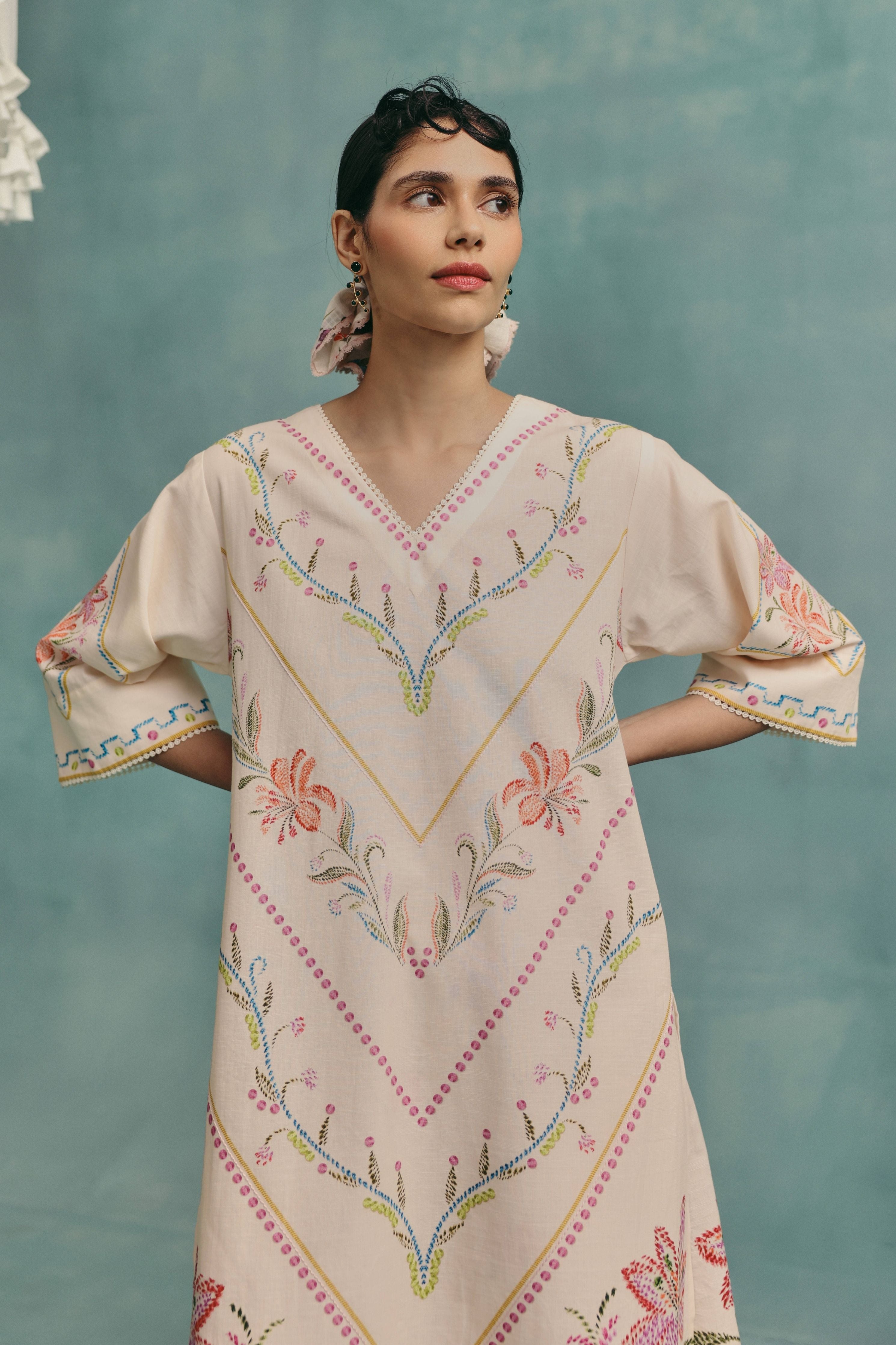 Hibiscus Vneck Kurta Set  Ecru