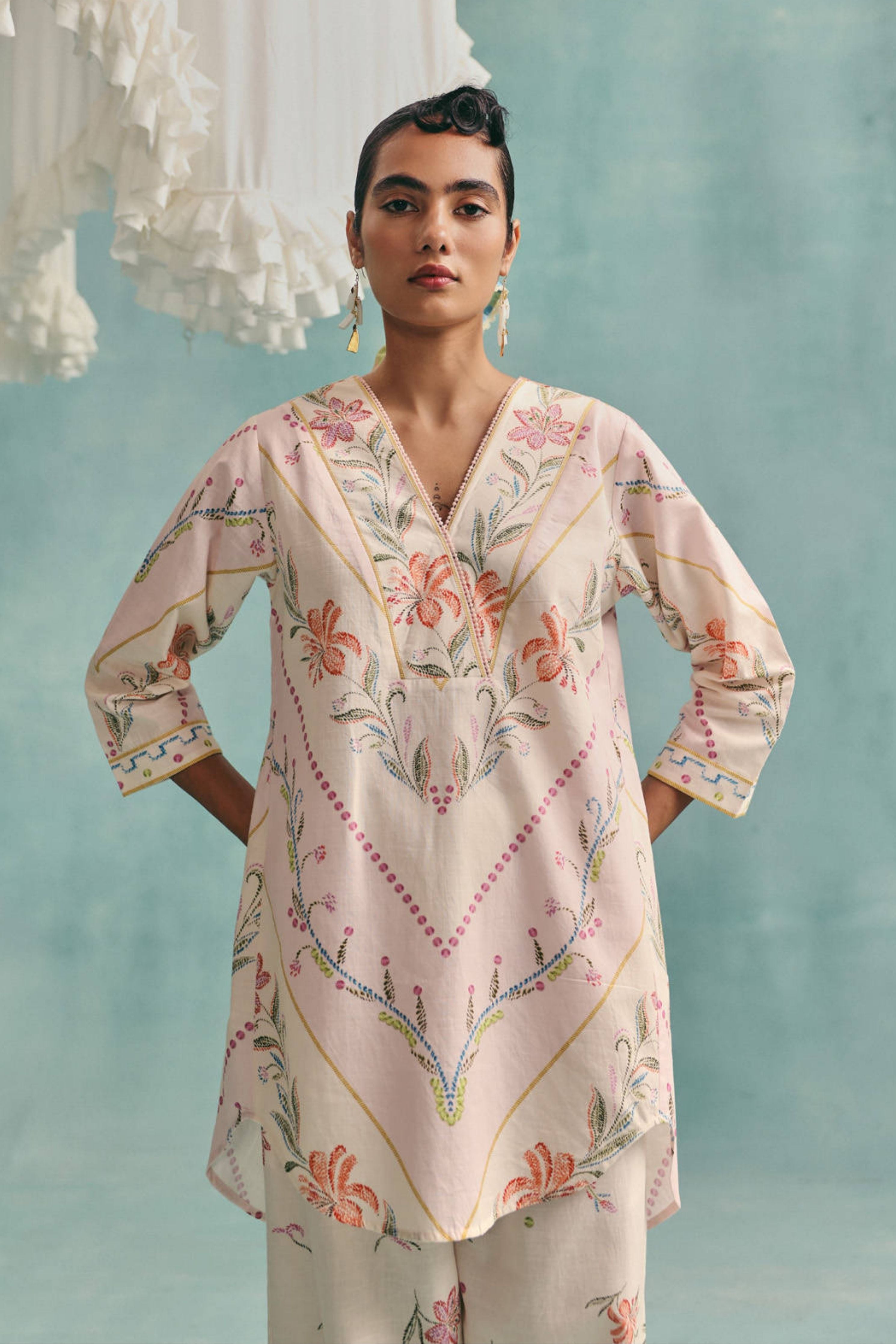 Hibiscus Vneck Short Kurta Set  Ecru