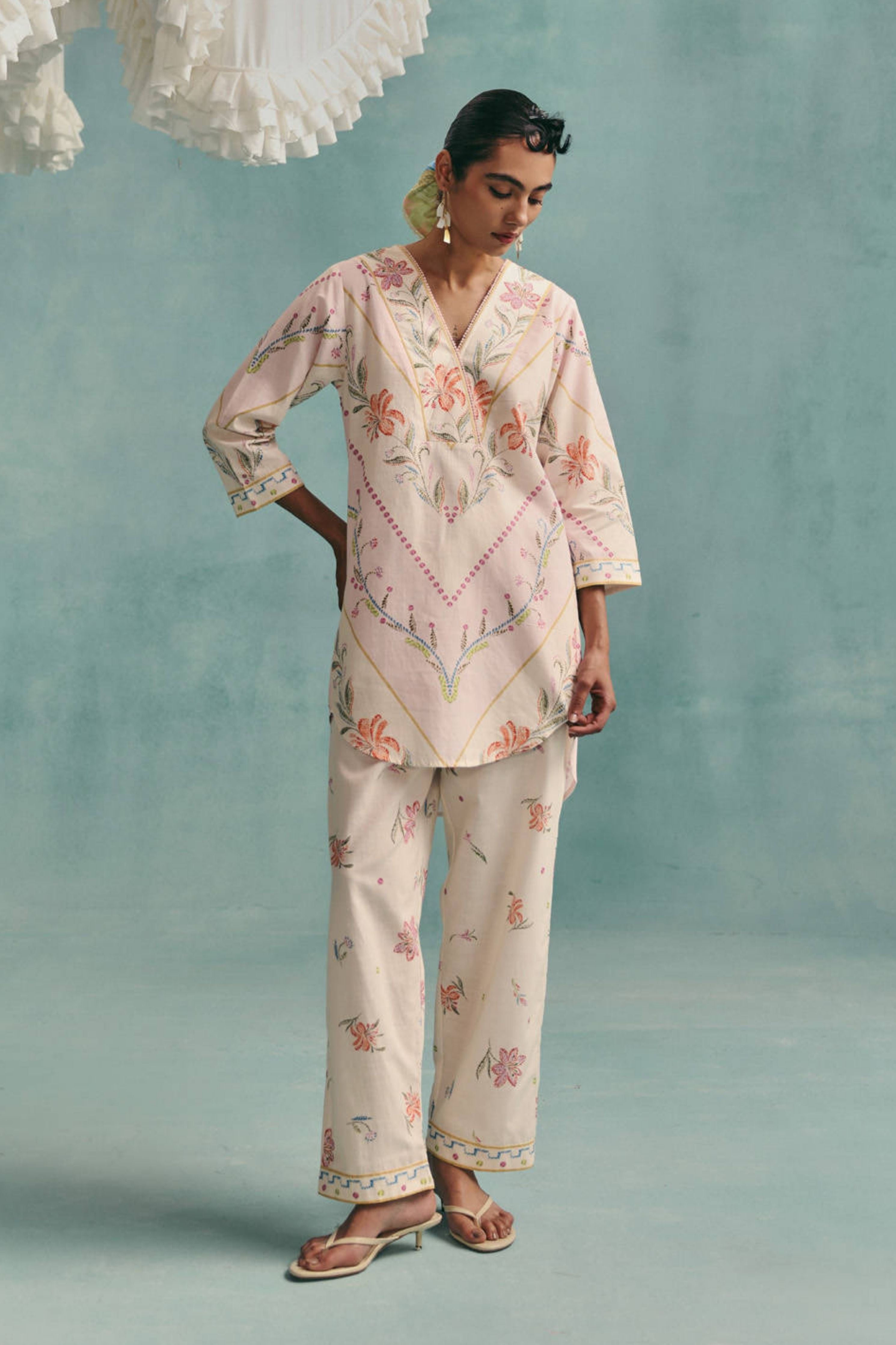 Hibiscus Vneck Short Kurta Set  Ecru