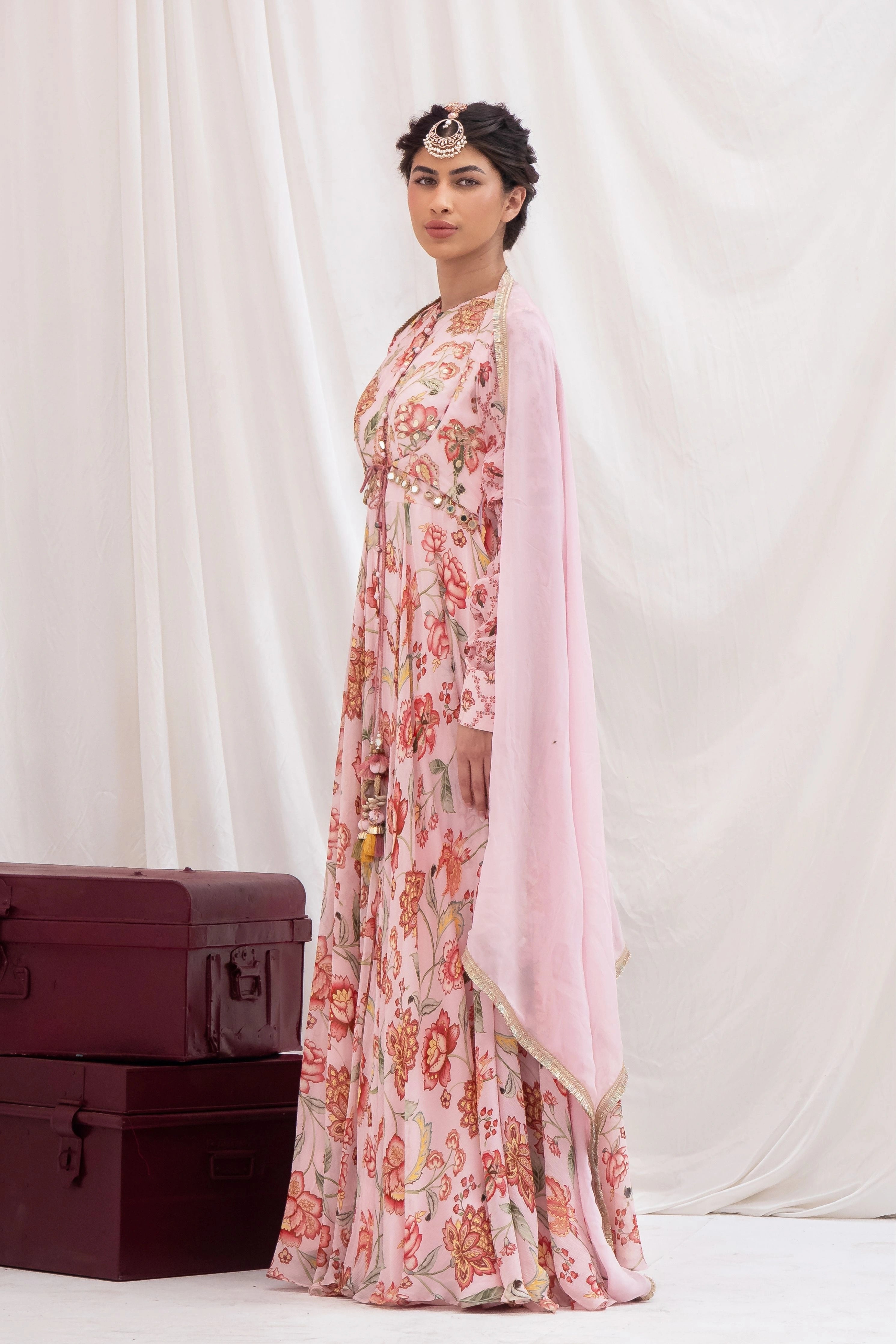 Gulabi Nazar Anarkali
