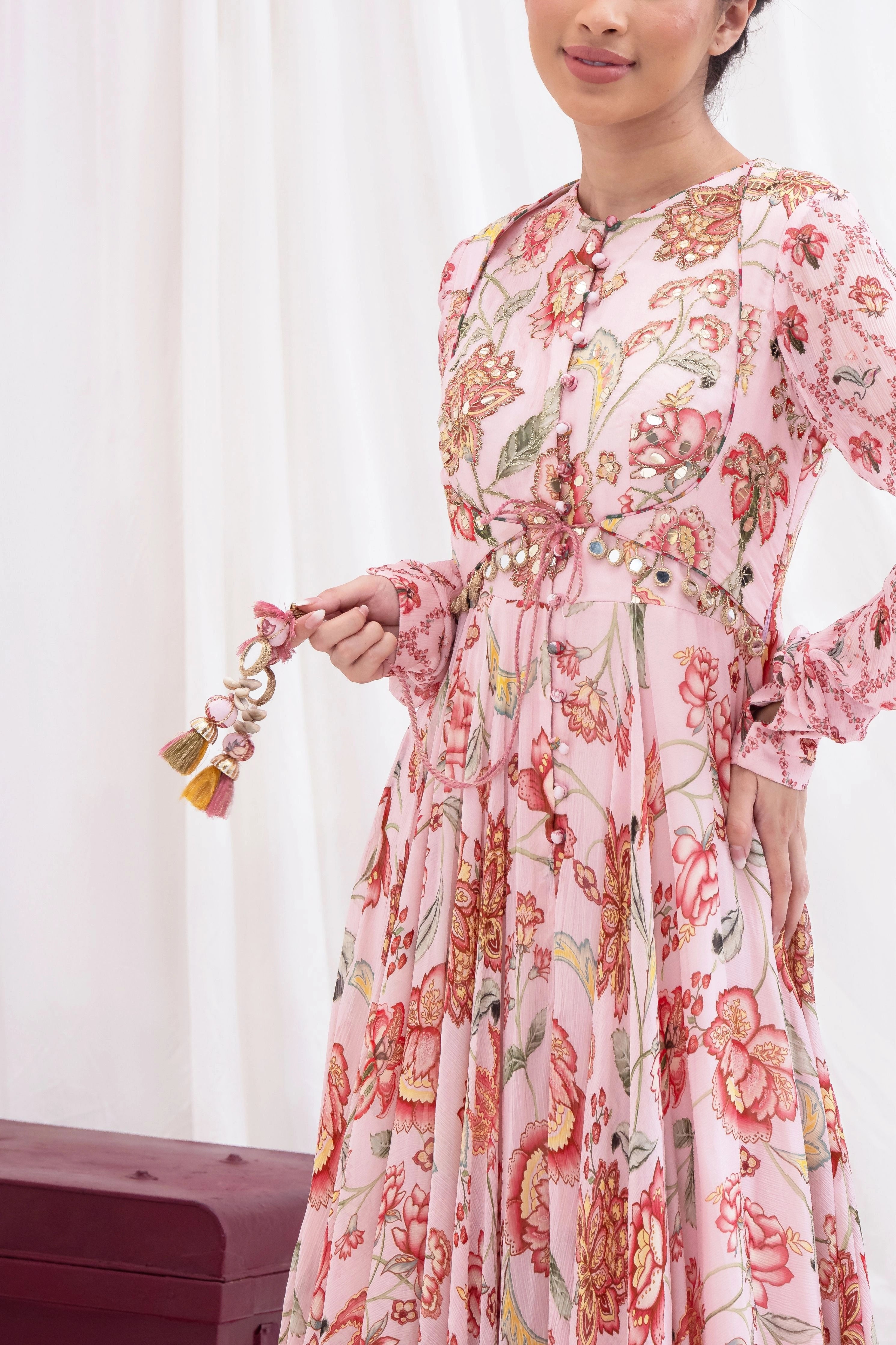 Gulabi Nazar Anarkali
