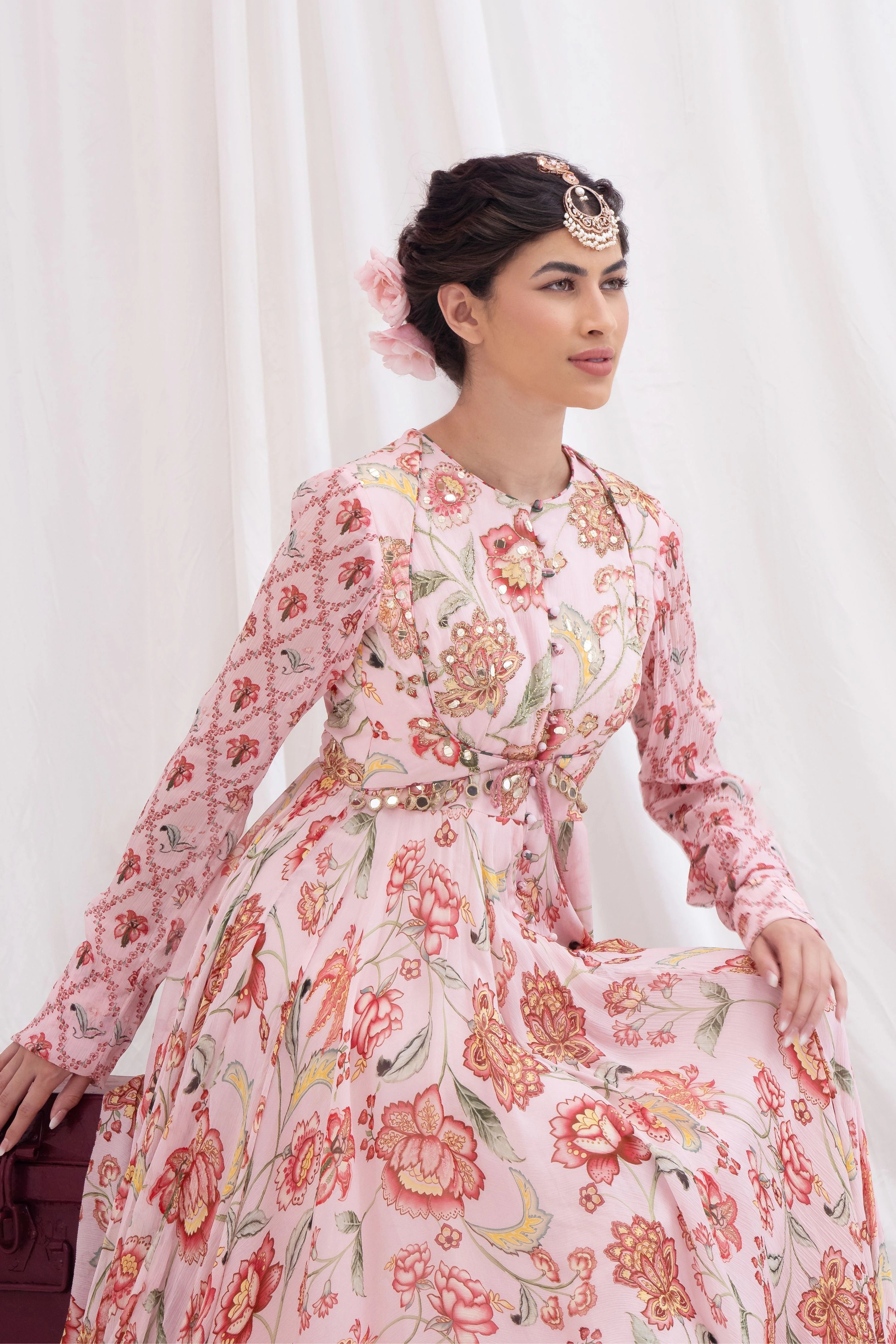 Gulabi Nazar Anarkali