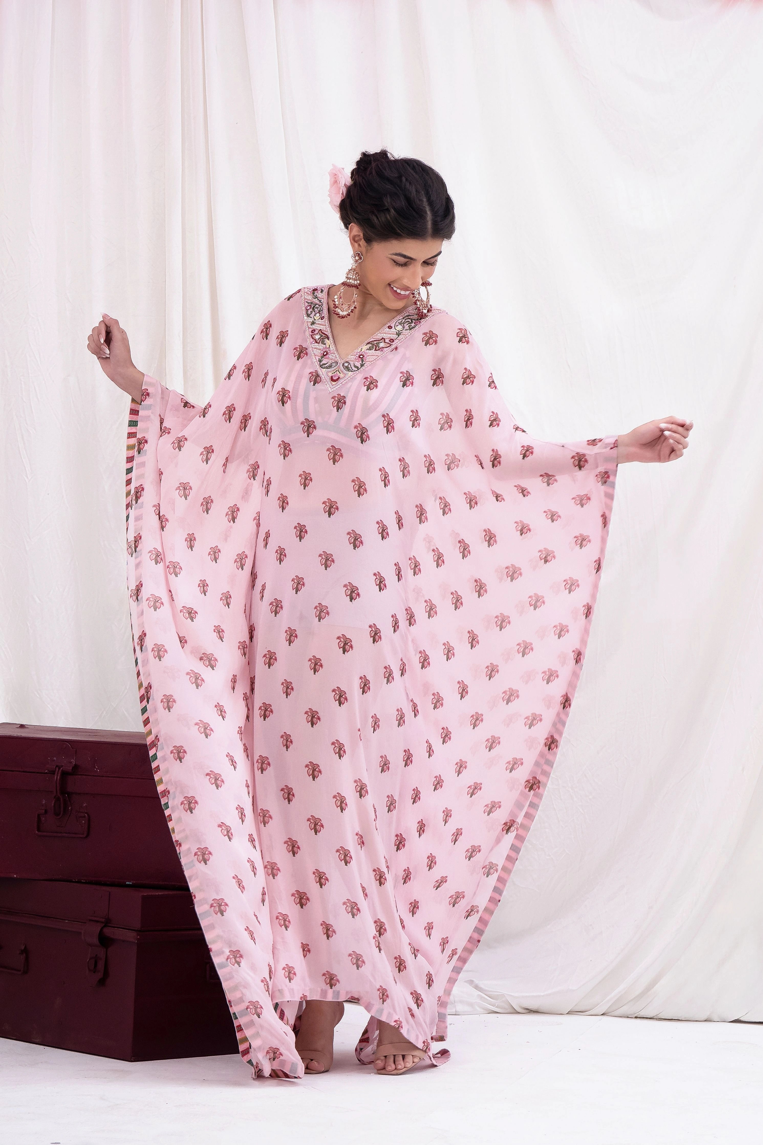 Gulabi Mehka Kaftan