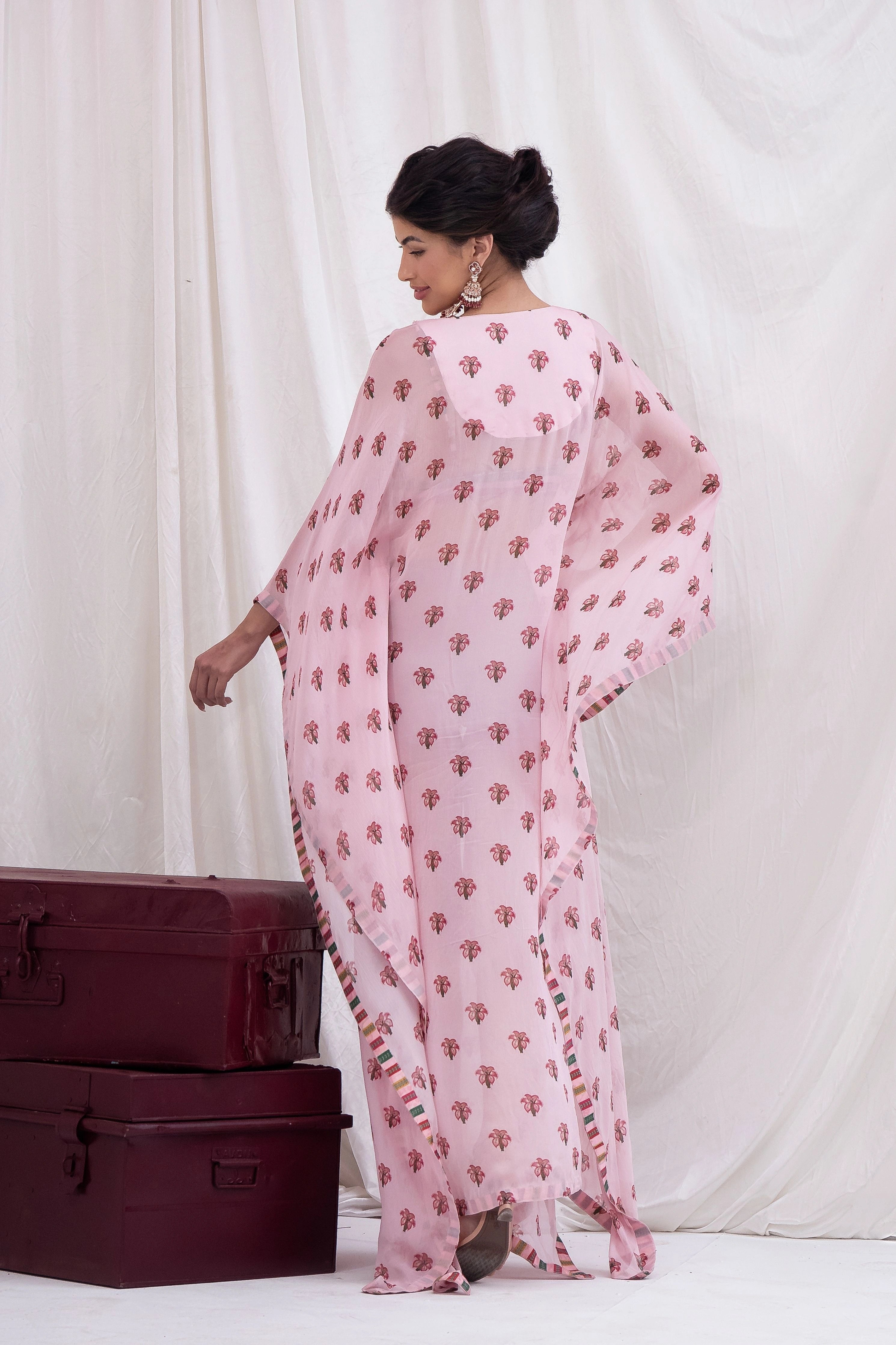 Gulabi Mehka Kaftan
