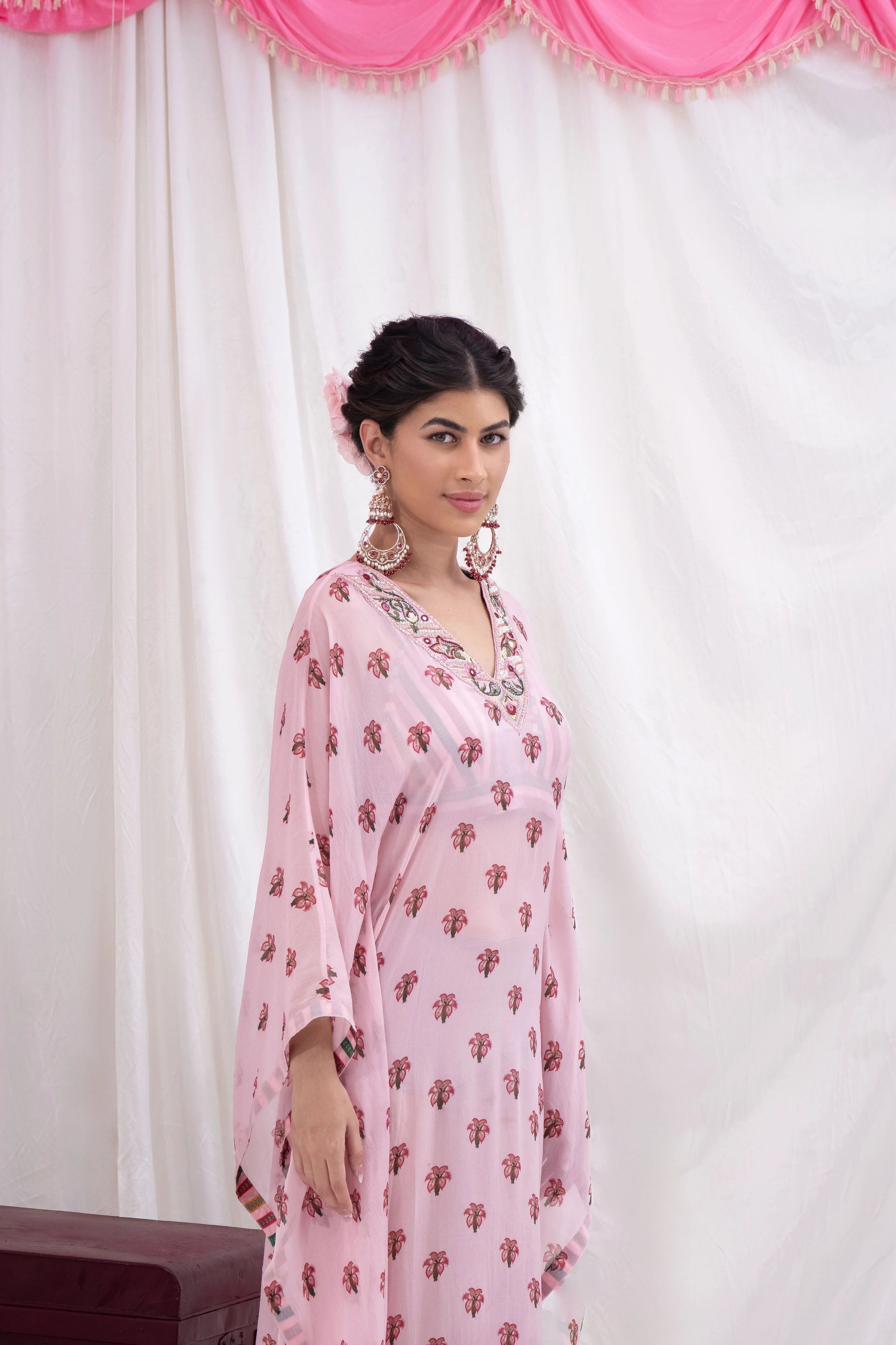 Gulabi Mehka Kaftan