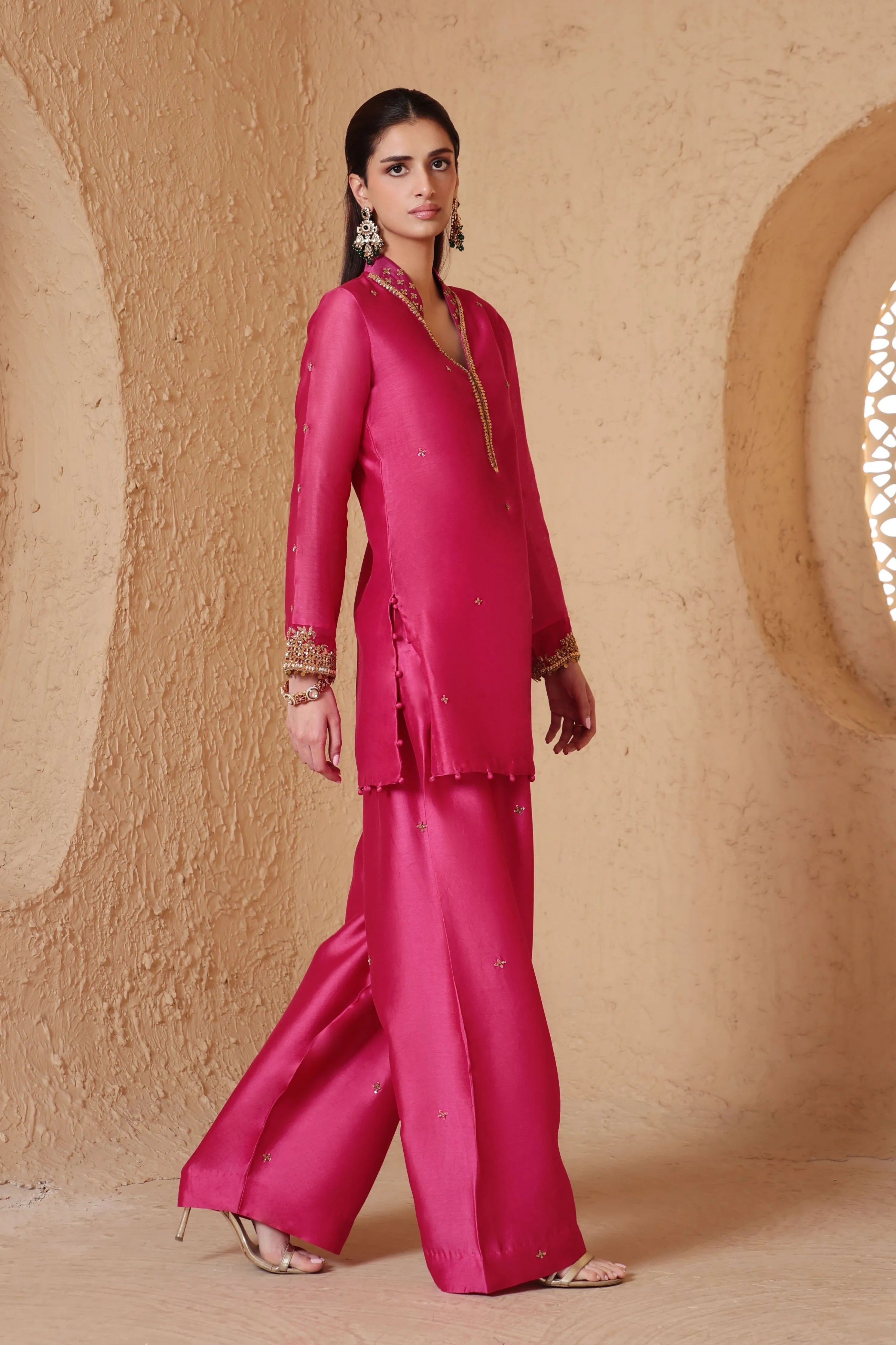 Mehrang Pink Short Buti Kurta Set