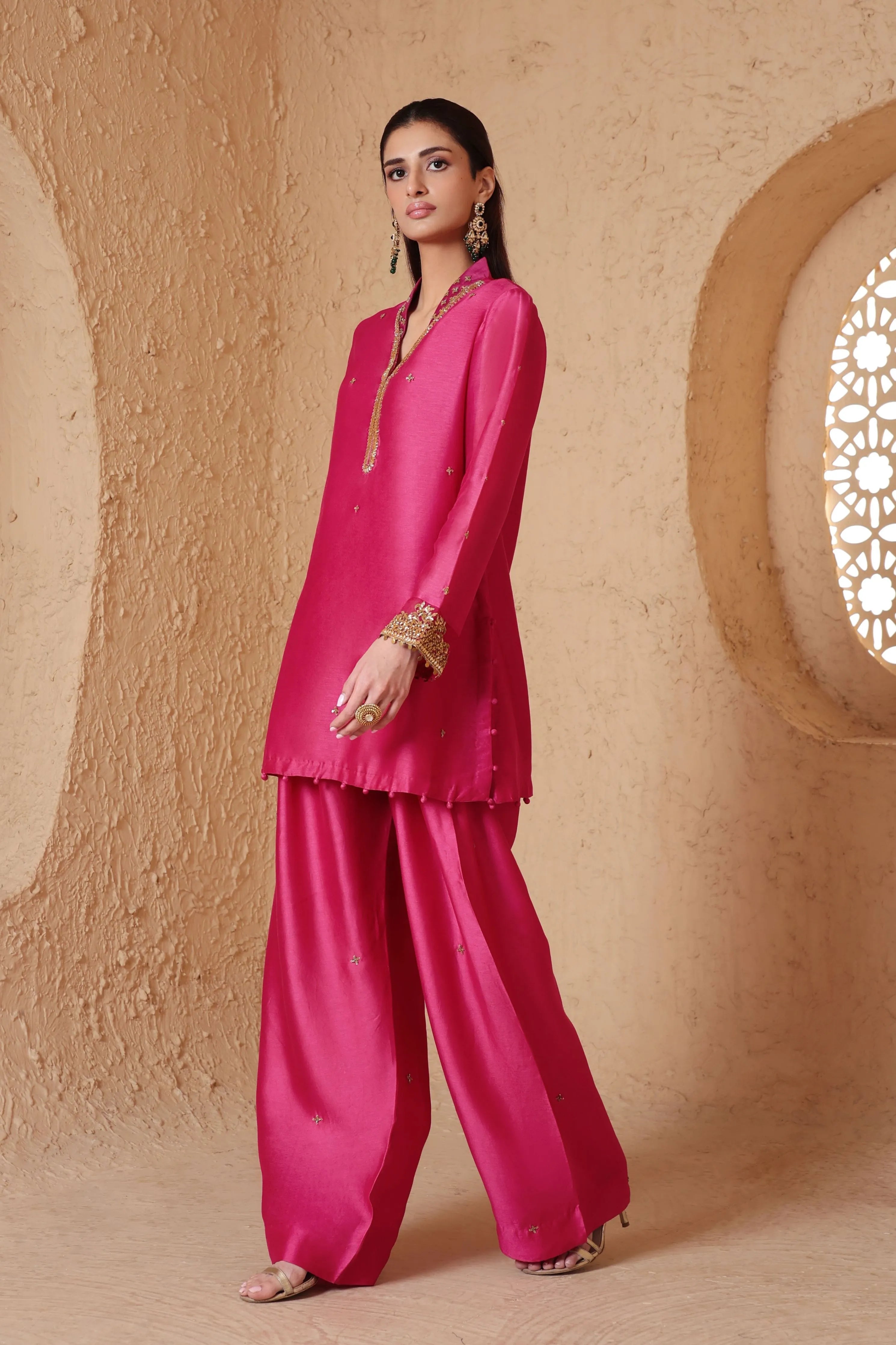 Mehrang Pink Short Buti Kurta Set