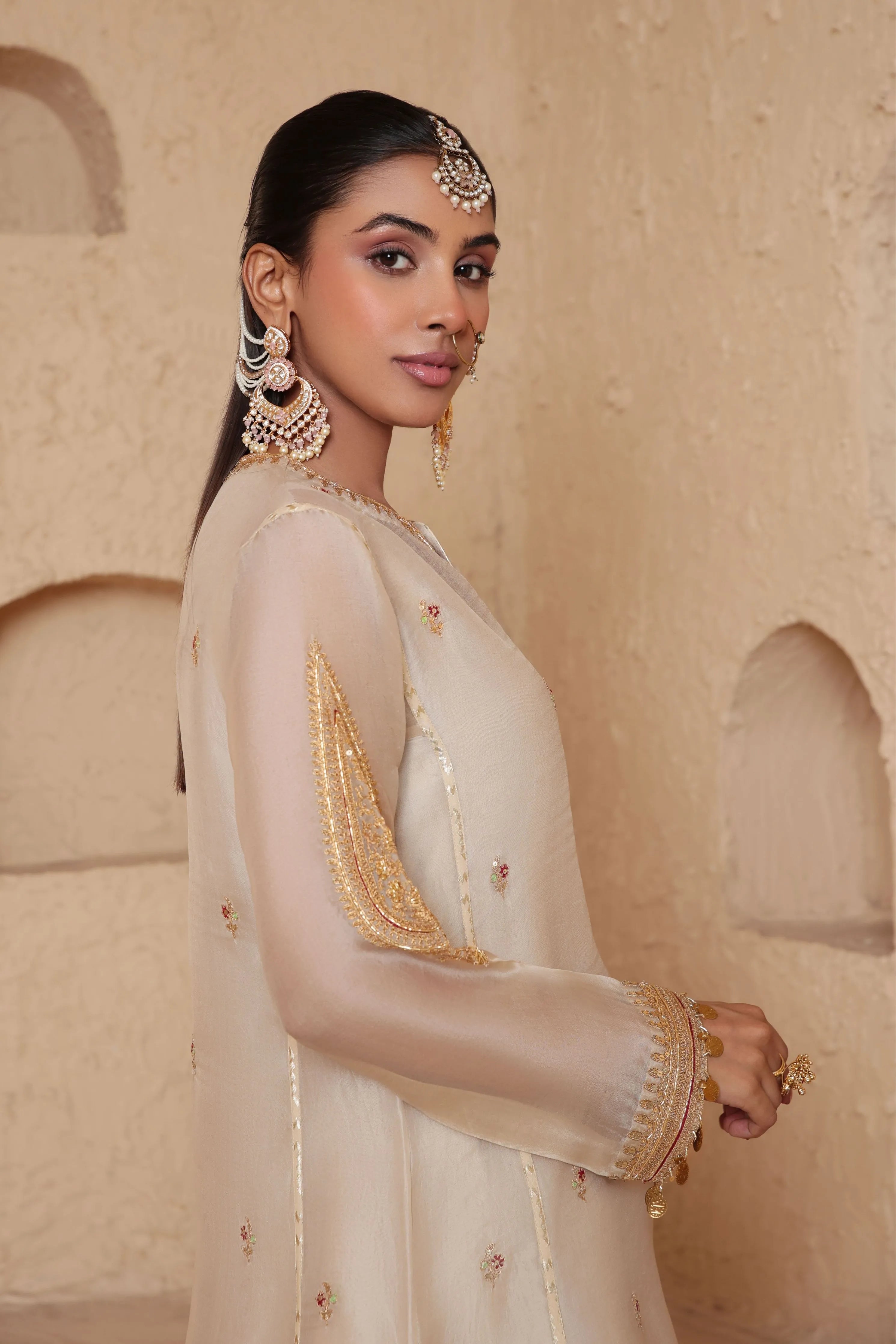 Mehrang Ivory Short Pheran Kurta Set