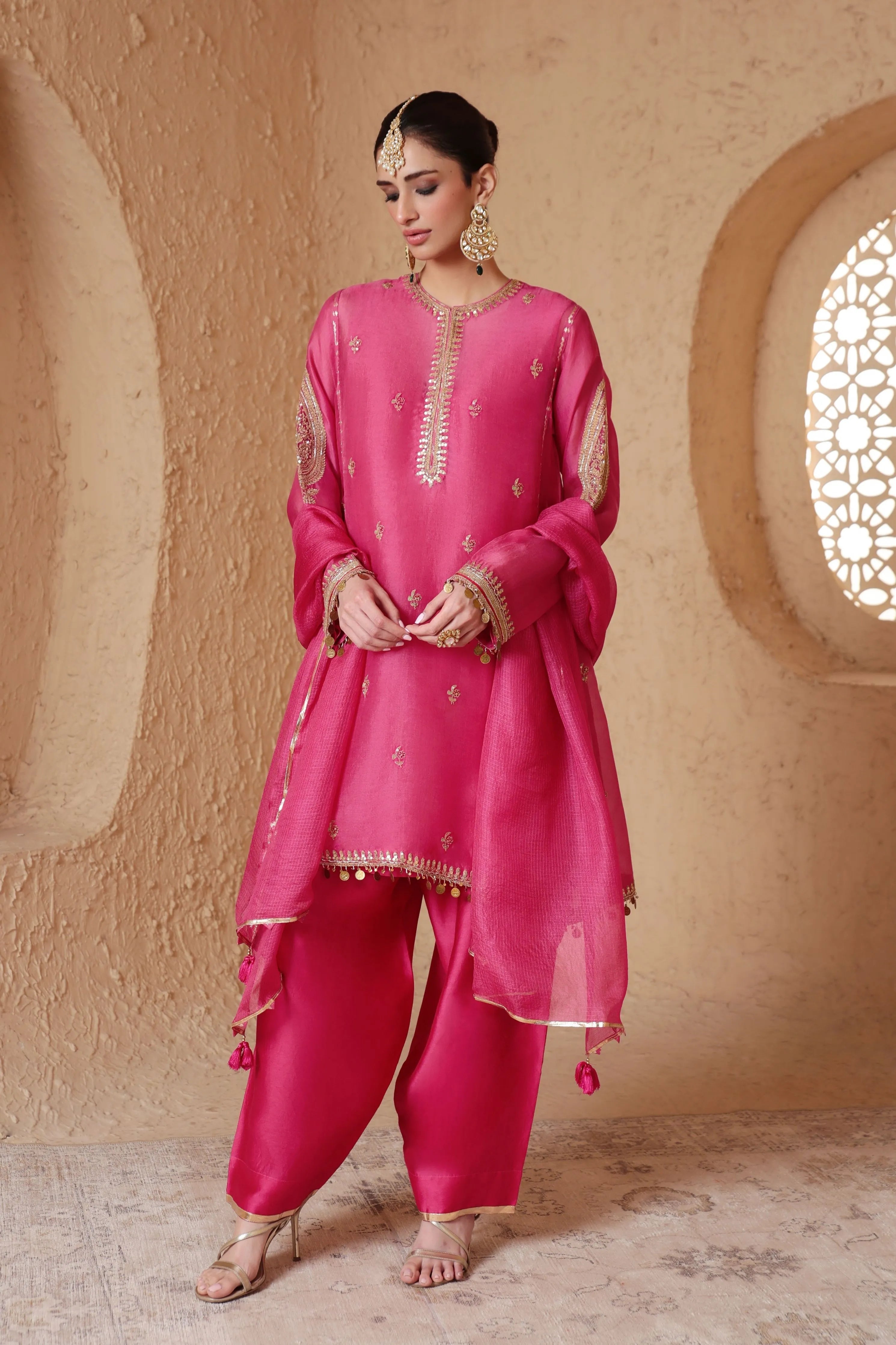 Mehrang Pink Short Pheran Kurta Set
