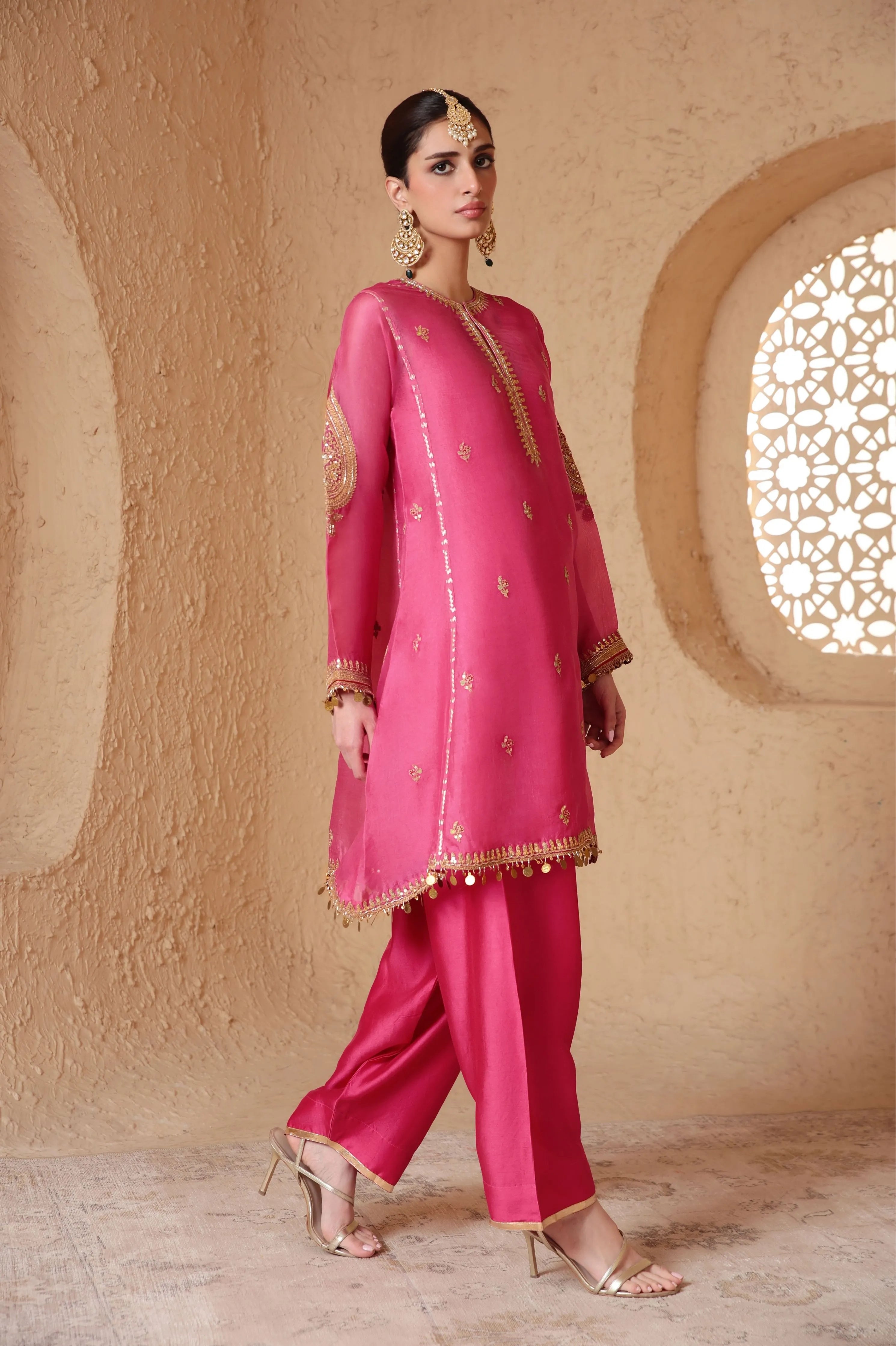 Mehrang Pink Short Pheran Kurta Set