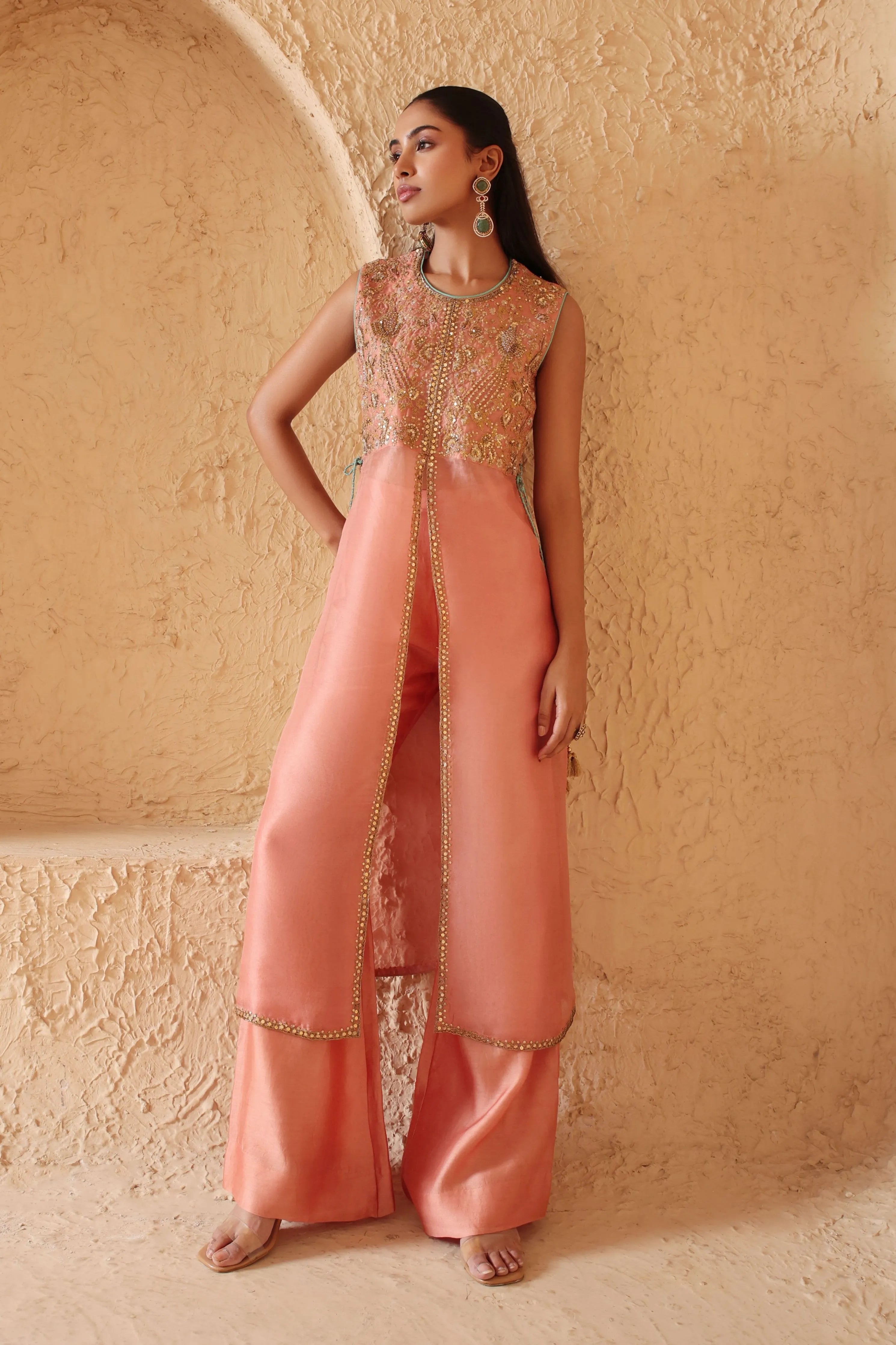 Mehrang Peach Tie-up Sleeveless Kurta Set