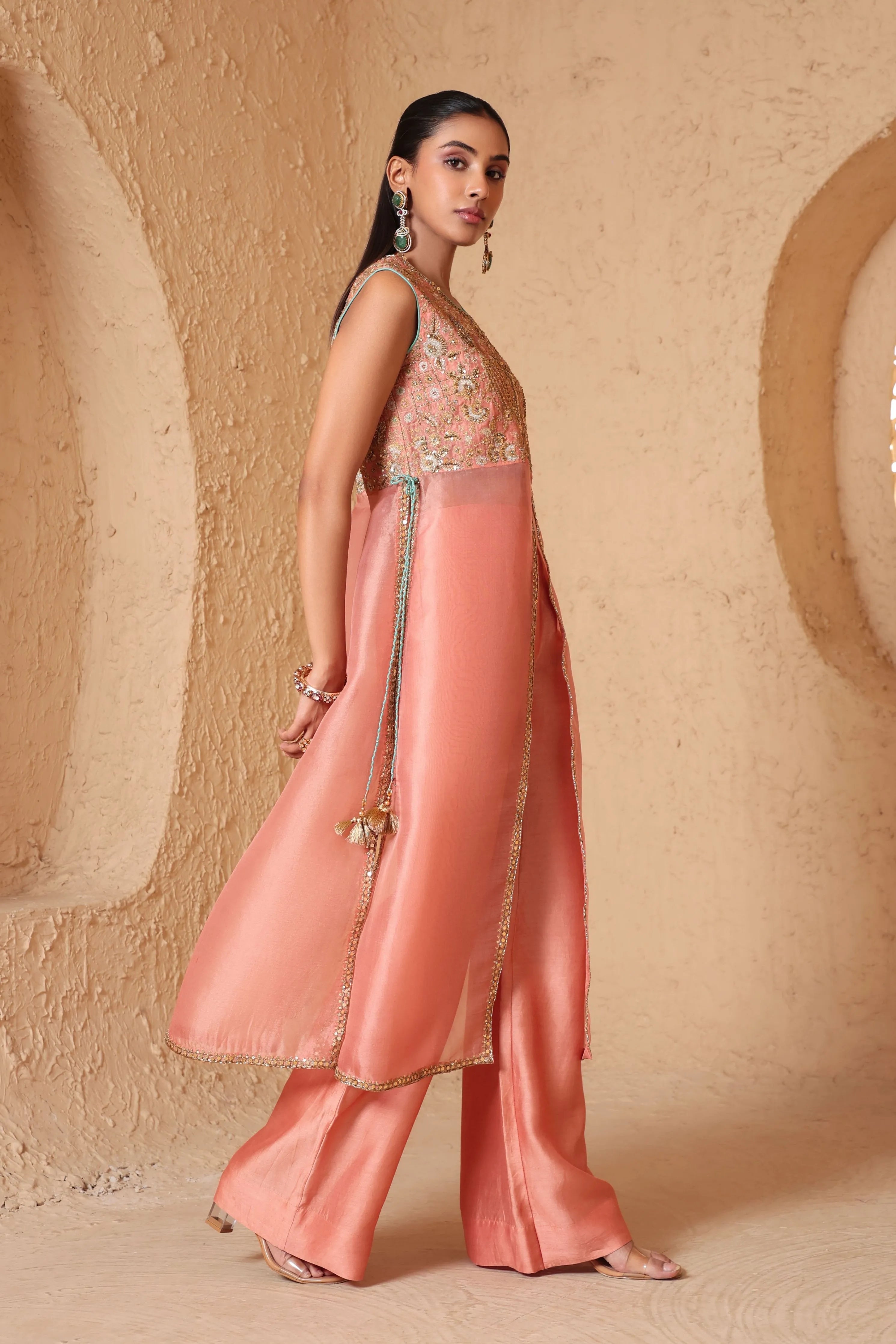 Mehrang Peach Tie-up Sleeveless Kurta Set