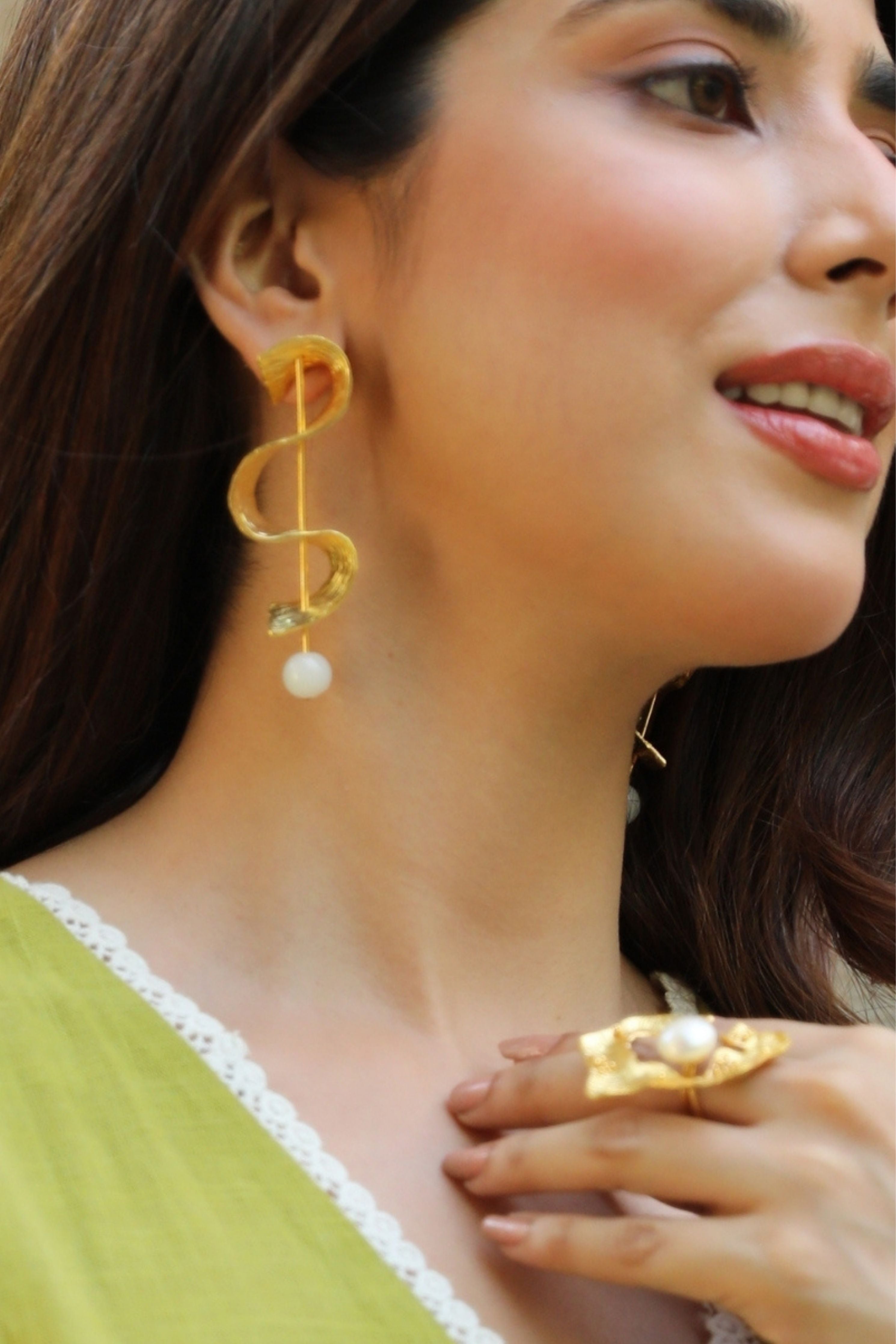 Aarna Earrings