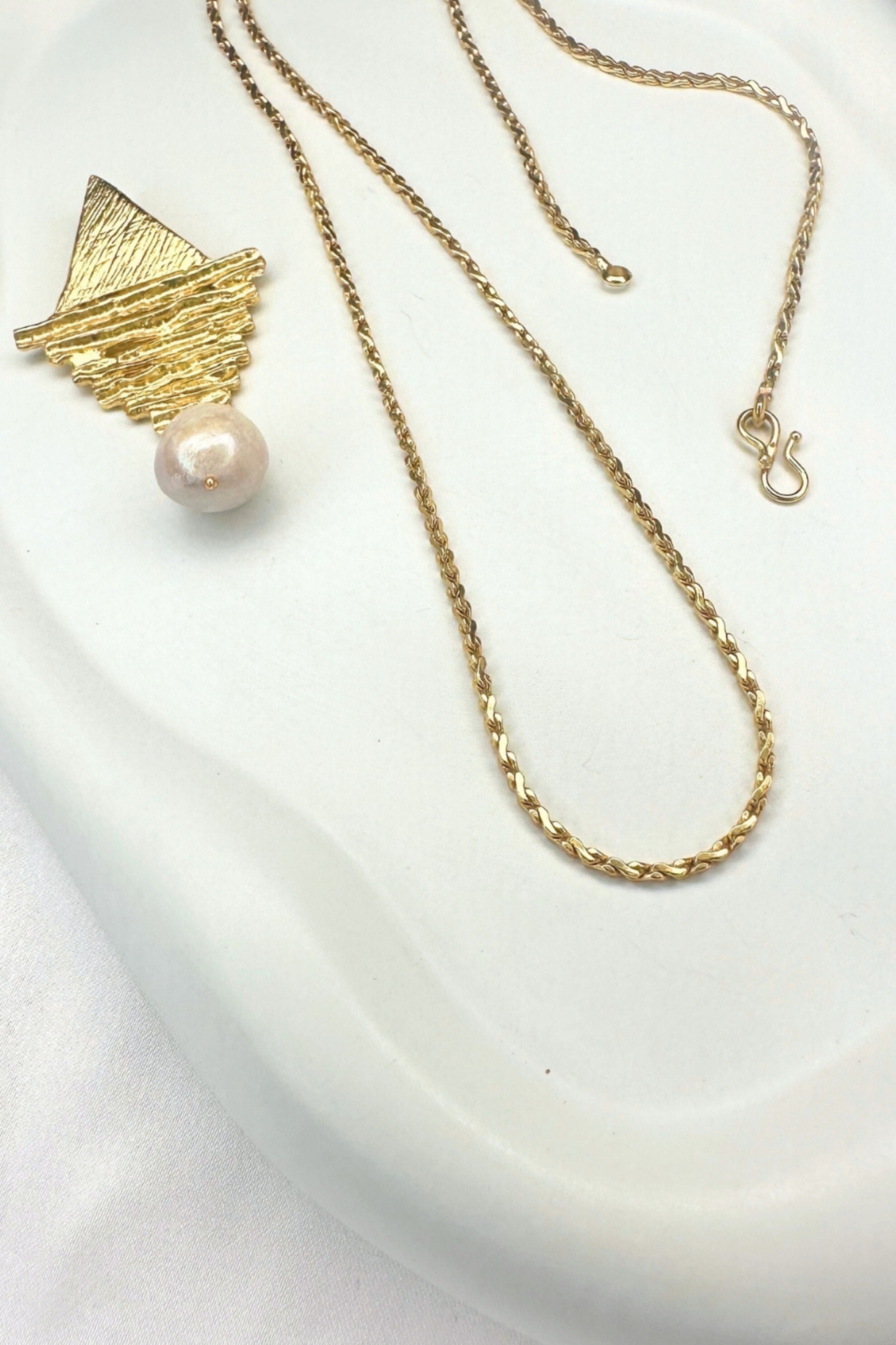 Audrey Pendant & Chain