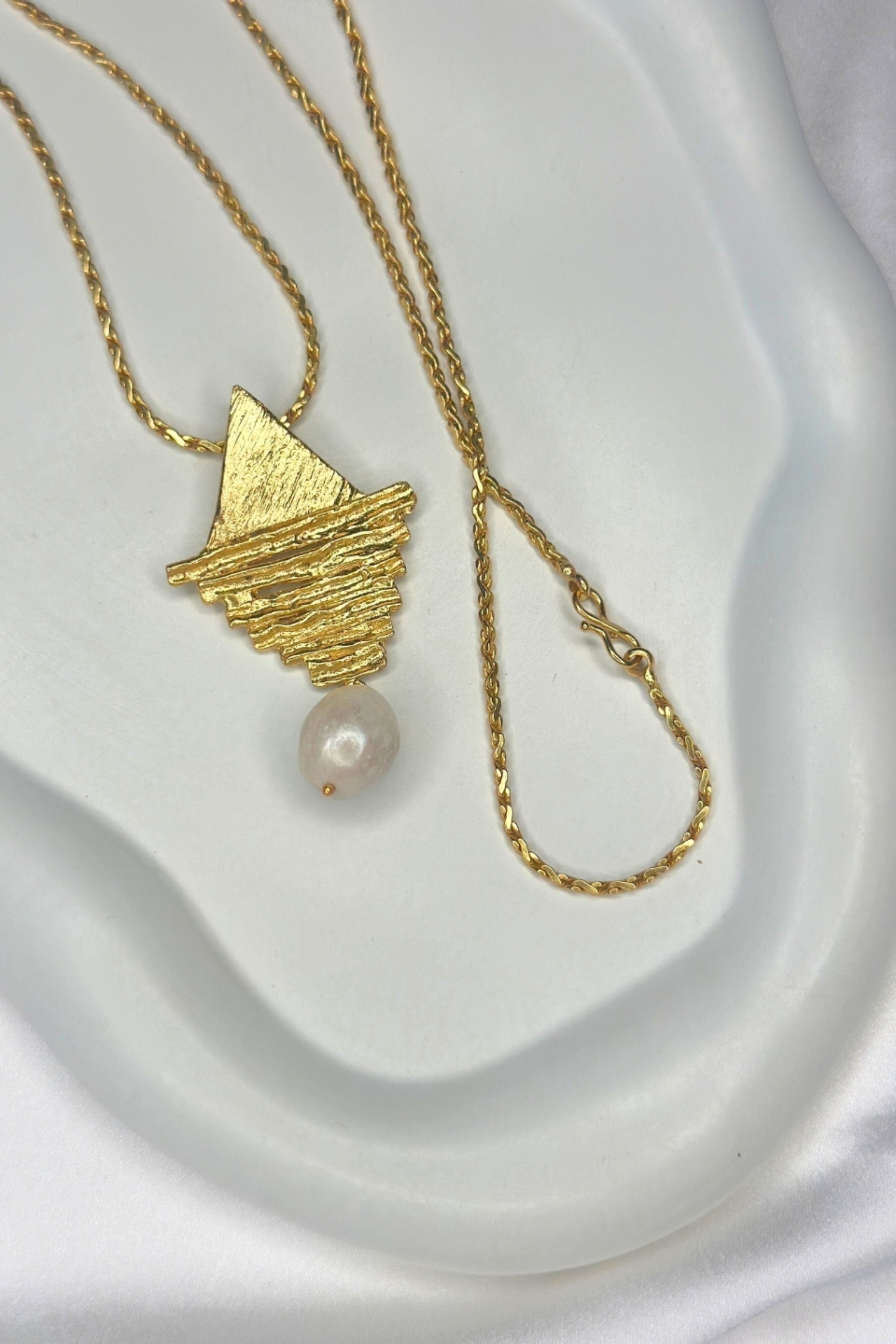 Audrey Pendant & Chain
