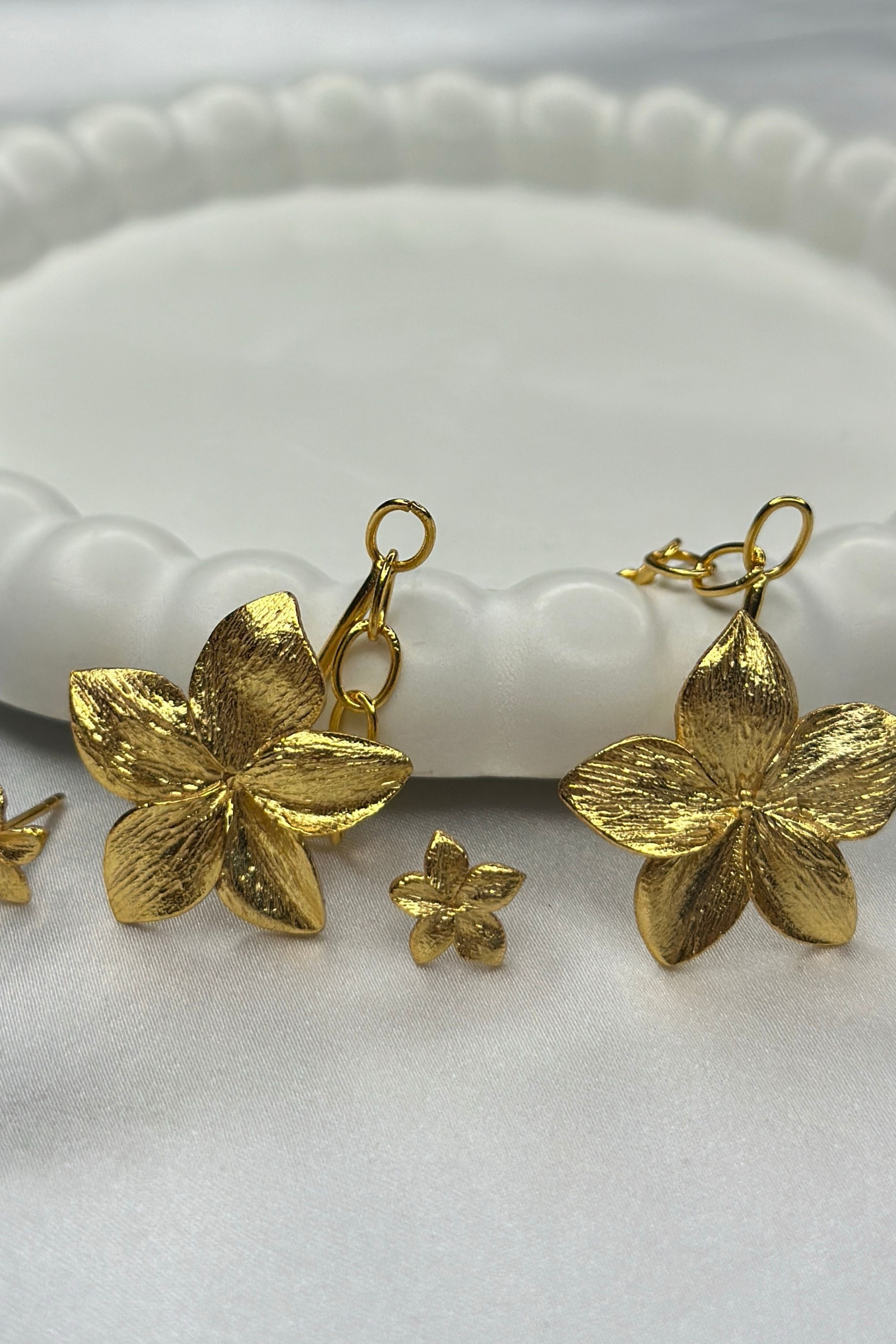 Blossom of 3 flowers Ring