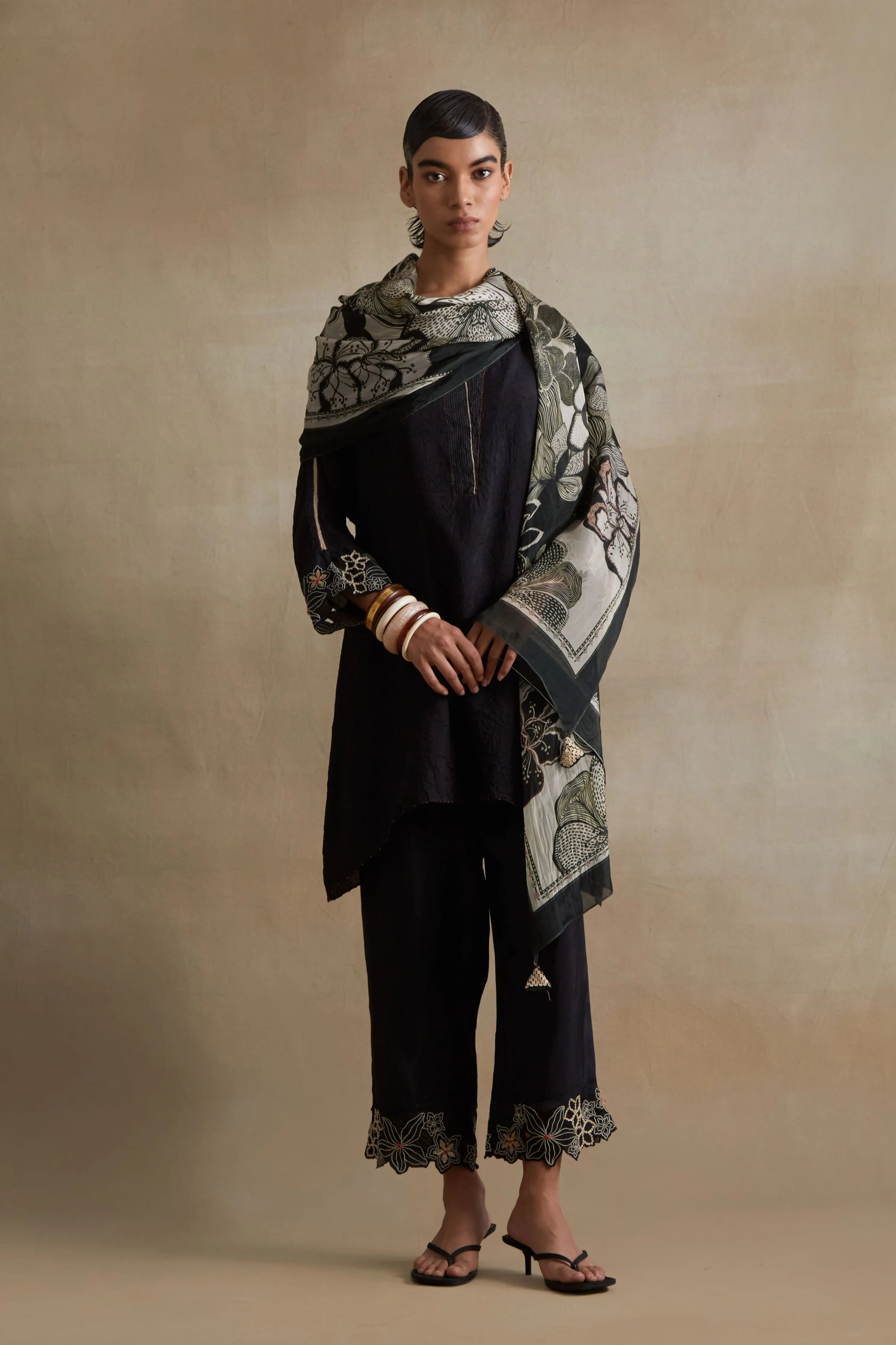 Black Bold Floral Stole