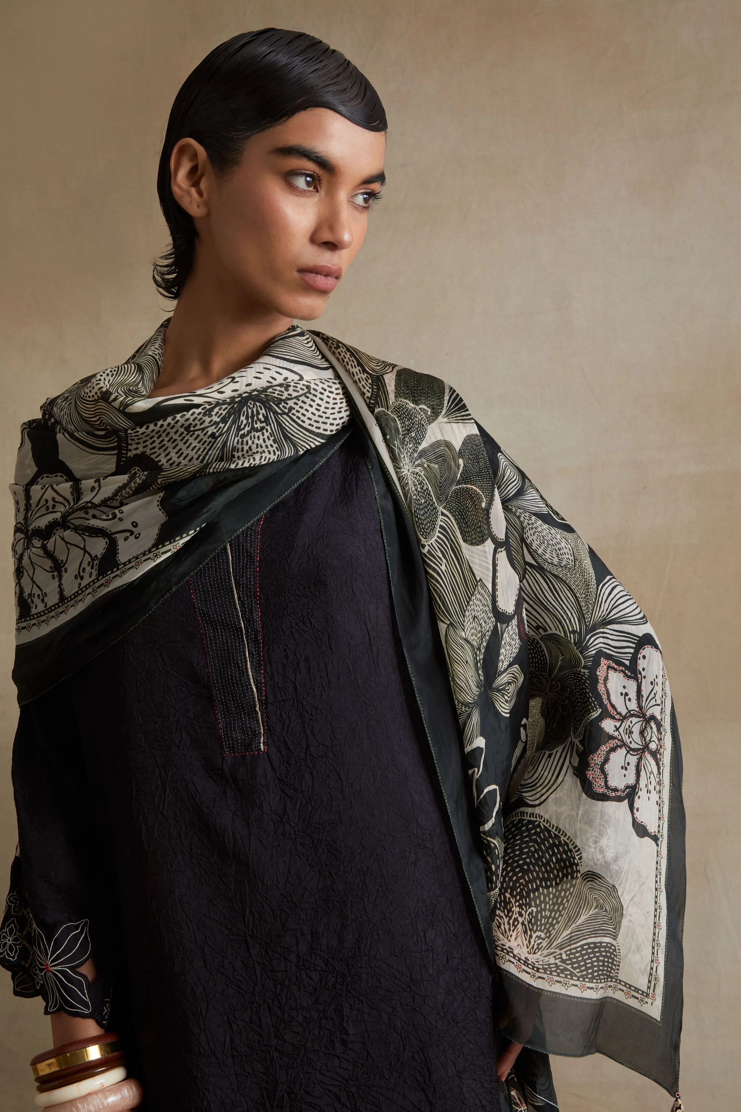 Black Bold Floral Stole