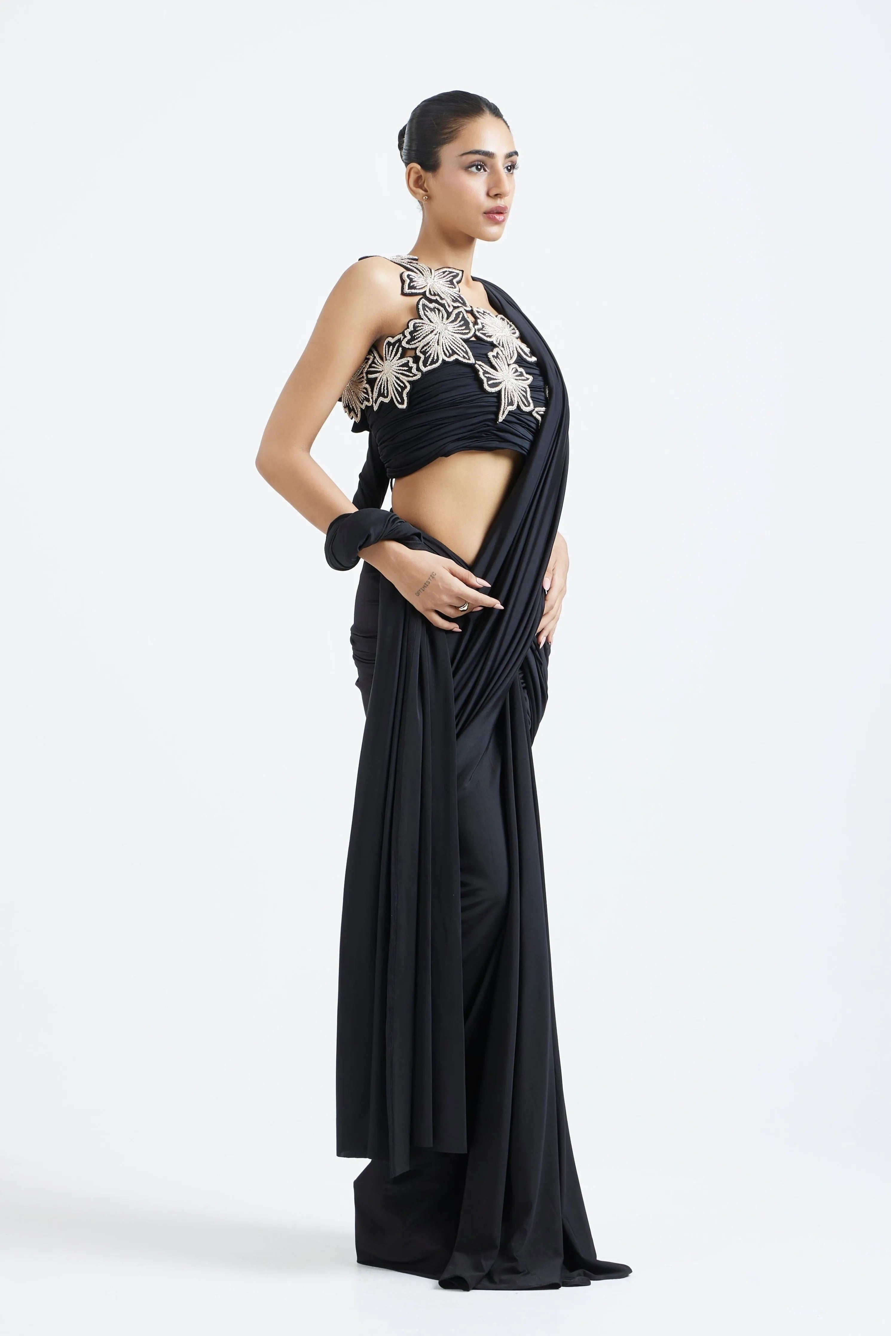 Mansi Zardozi Overlay With  Detachable Pallu