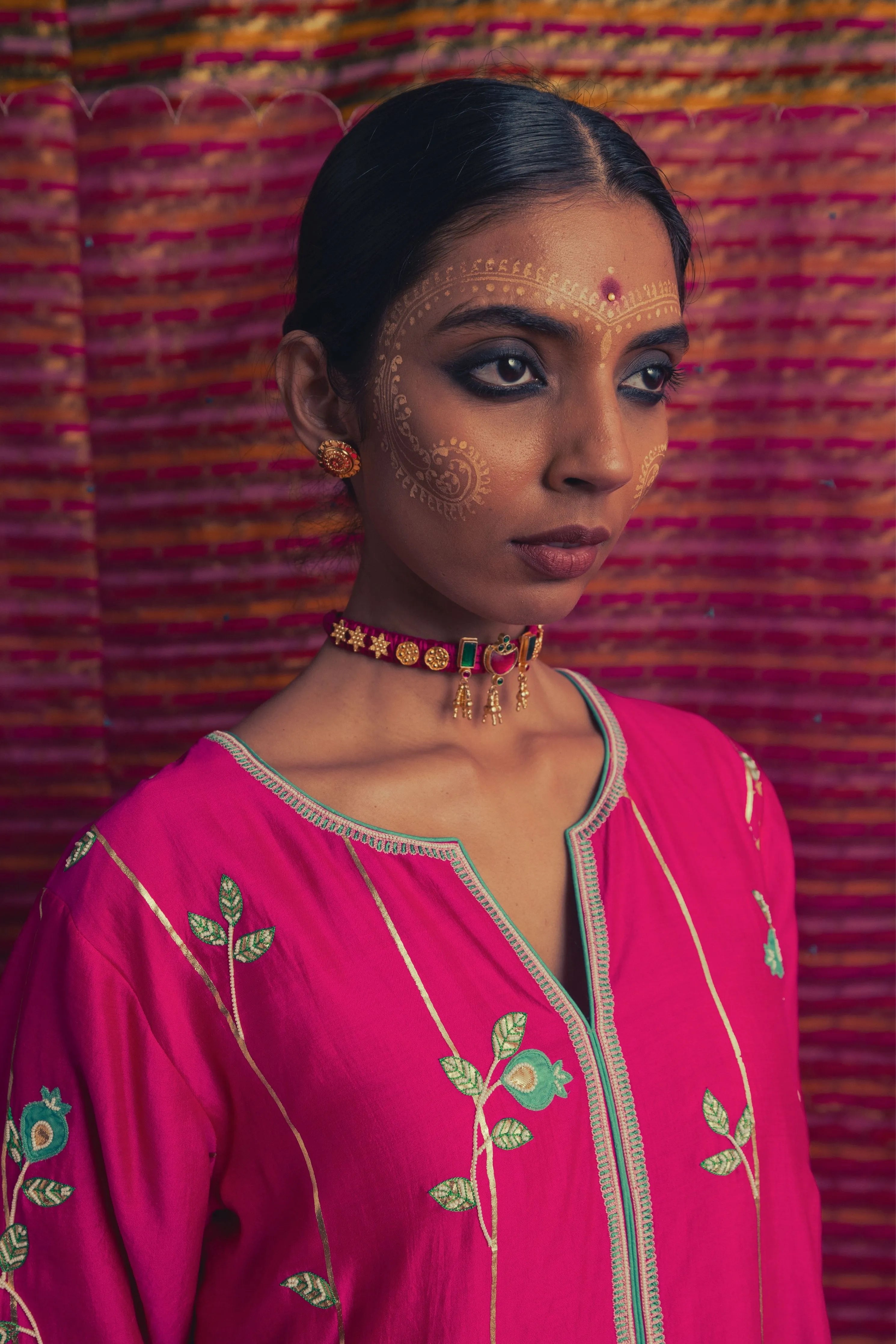 Gulabi Sunehri Patti Kurta Set