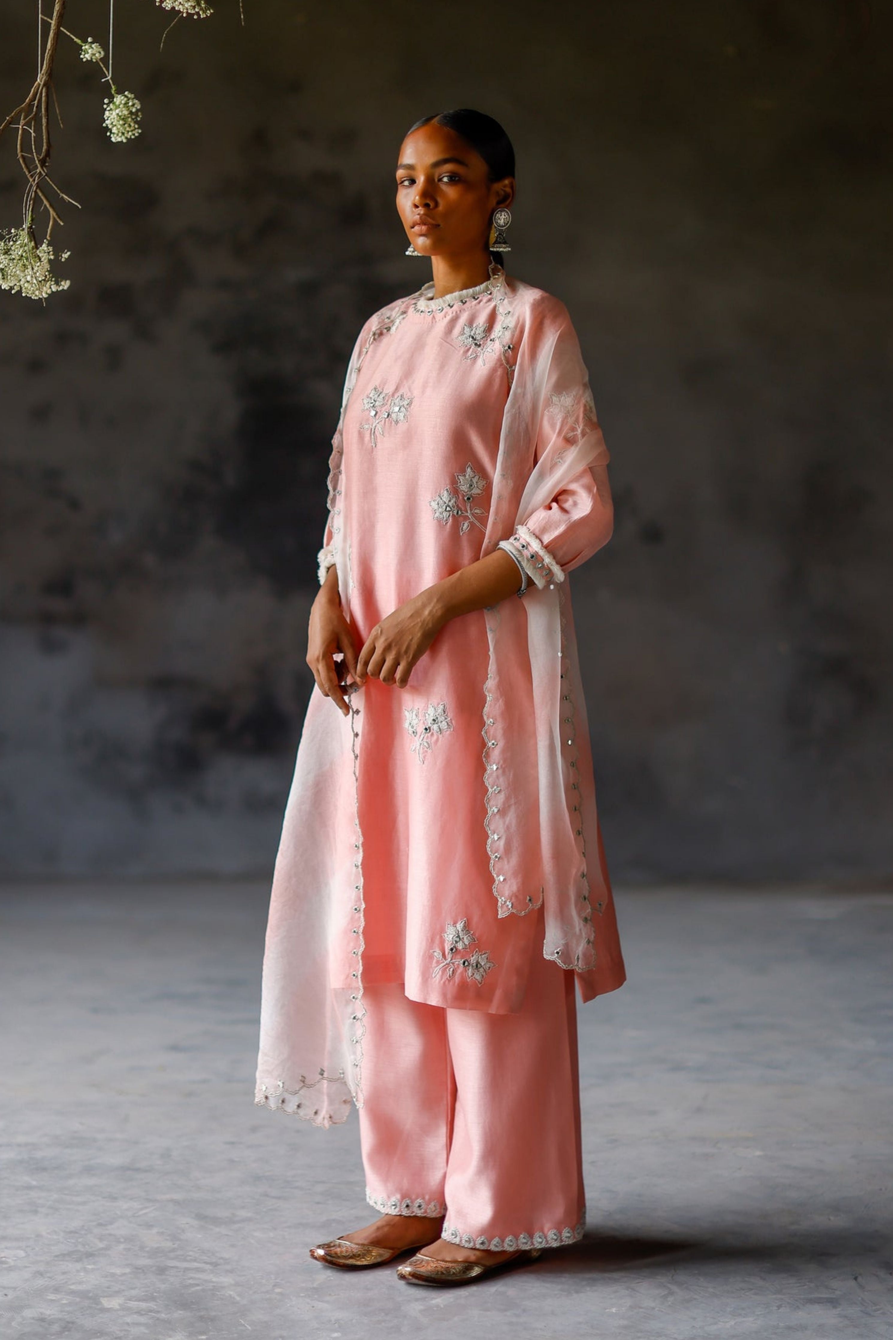 Gulabi Saveri Kurta Set