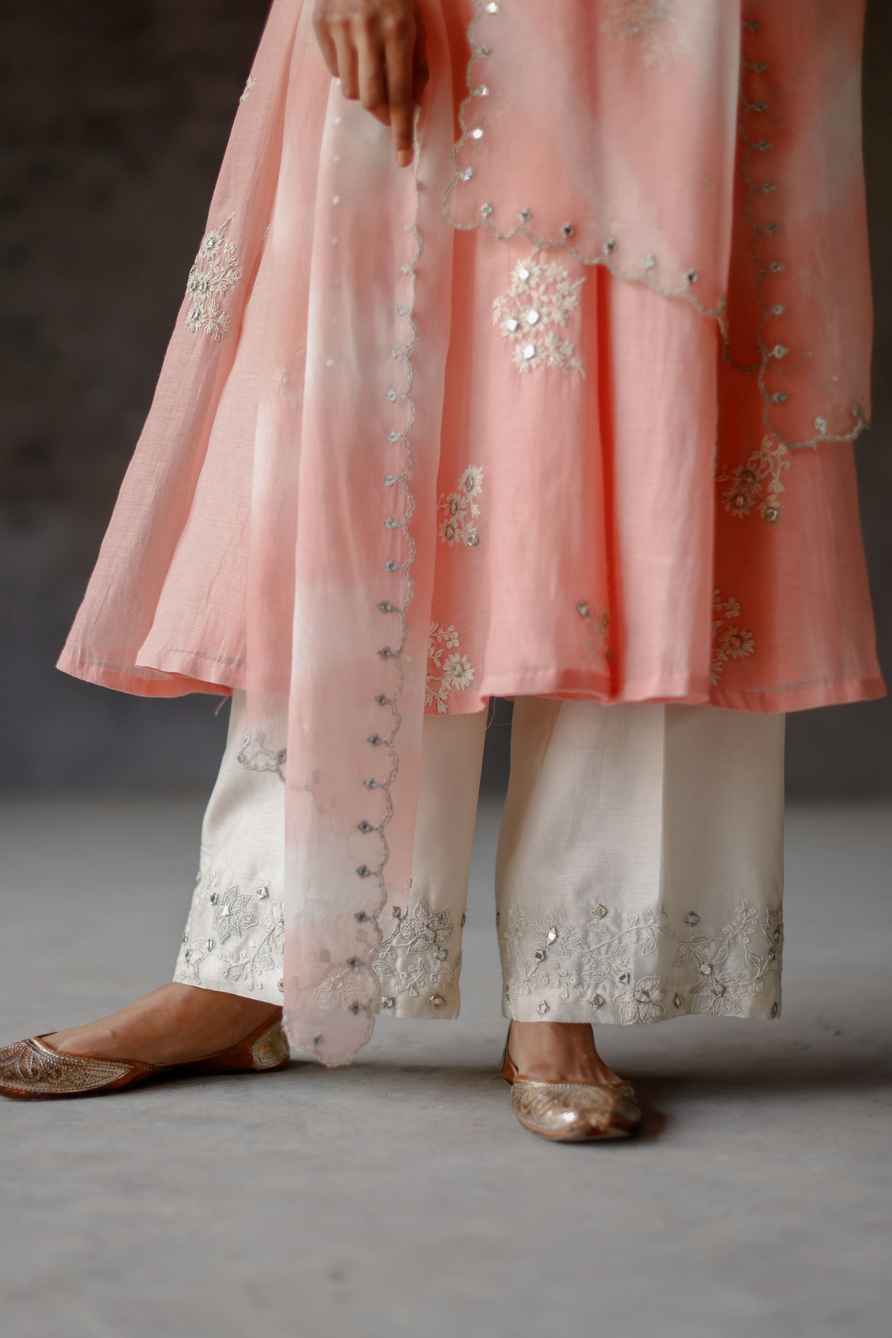 Gulabi Siyah Anarkali Set