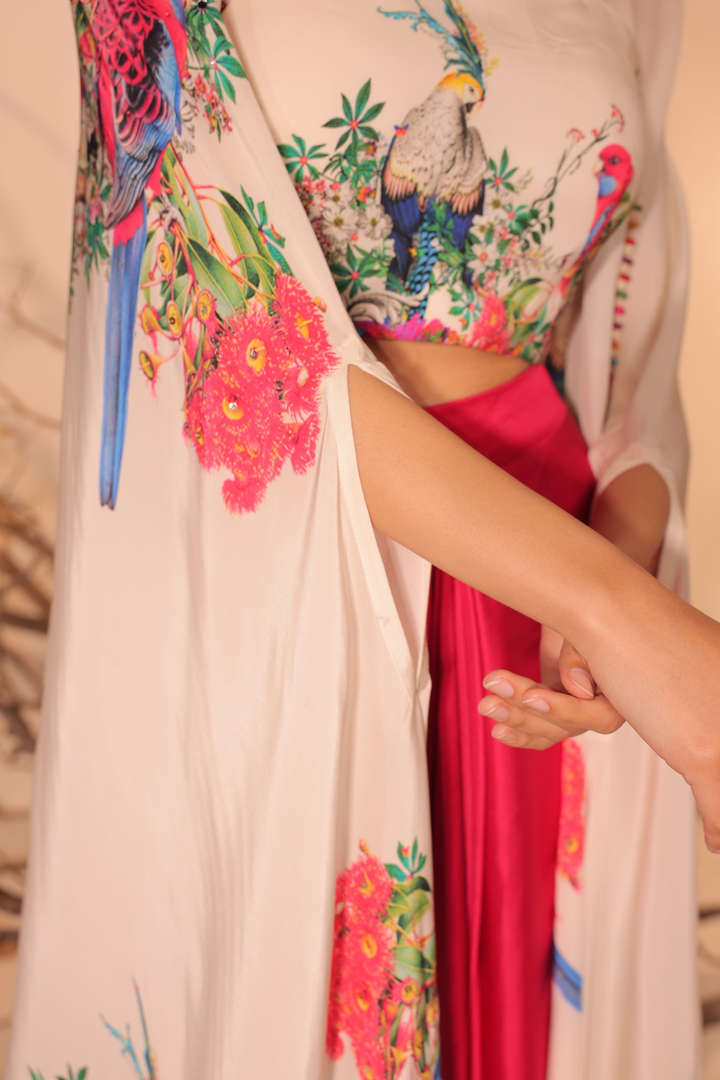 Parinda Cape Set