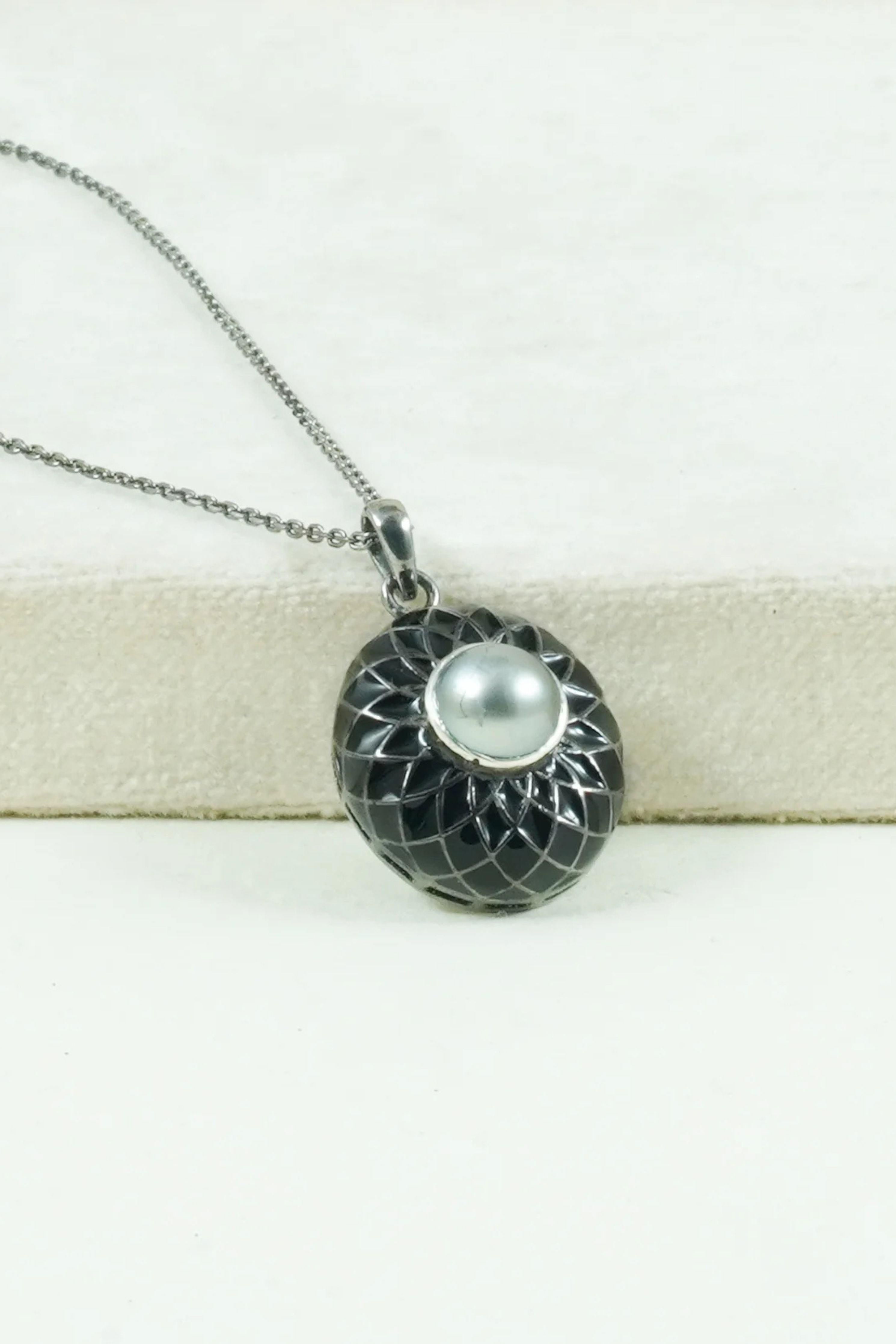 Tahitian Pearl Pendant