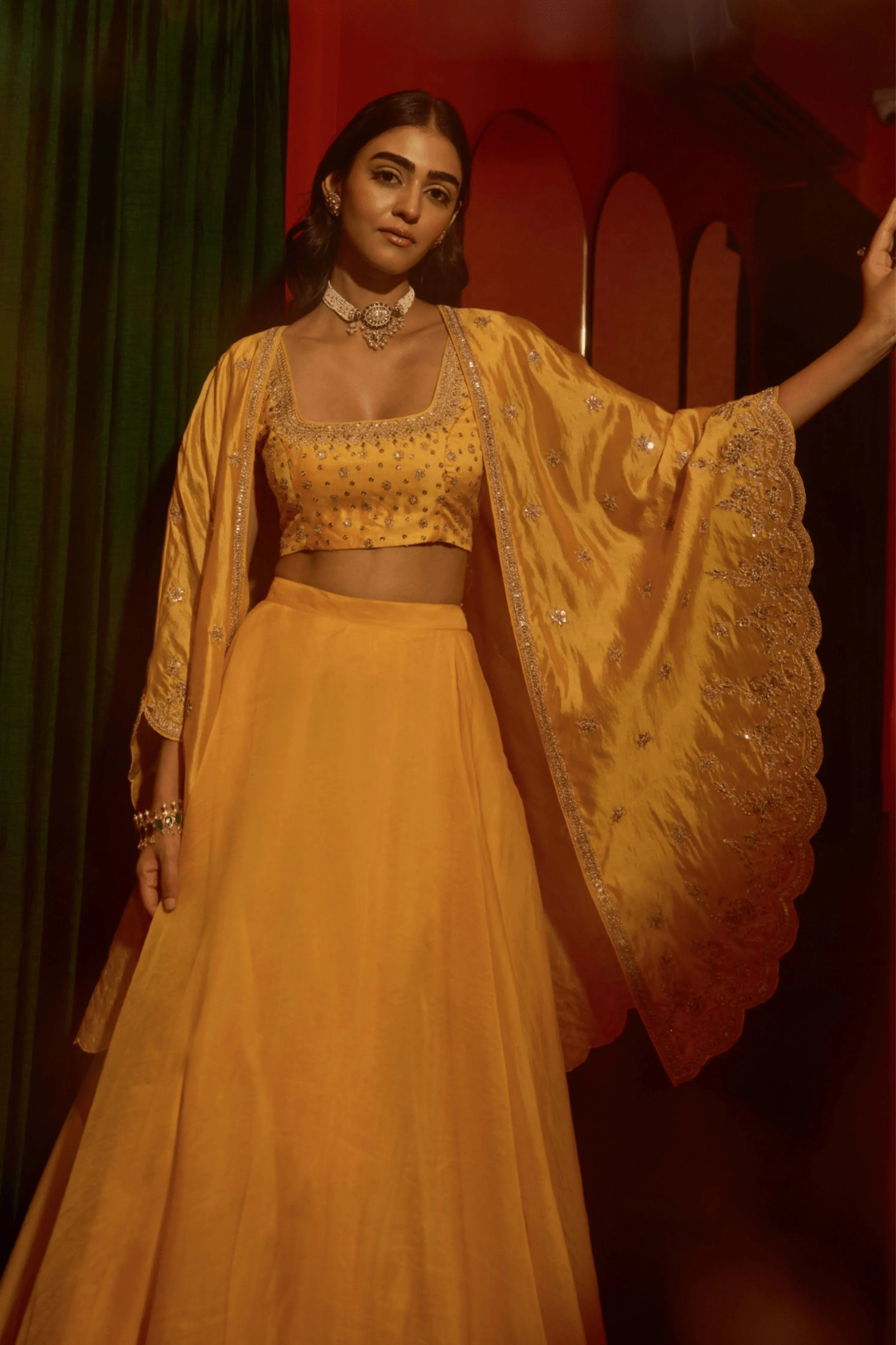 Aarna Cape Set