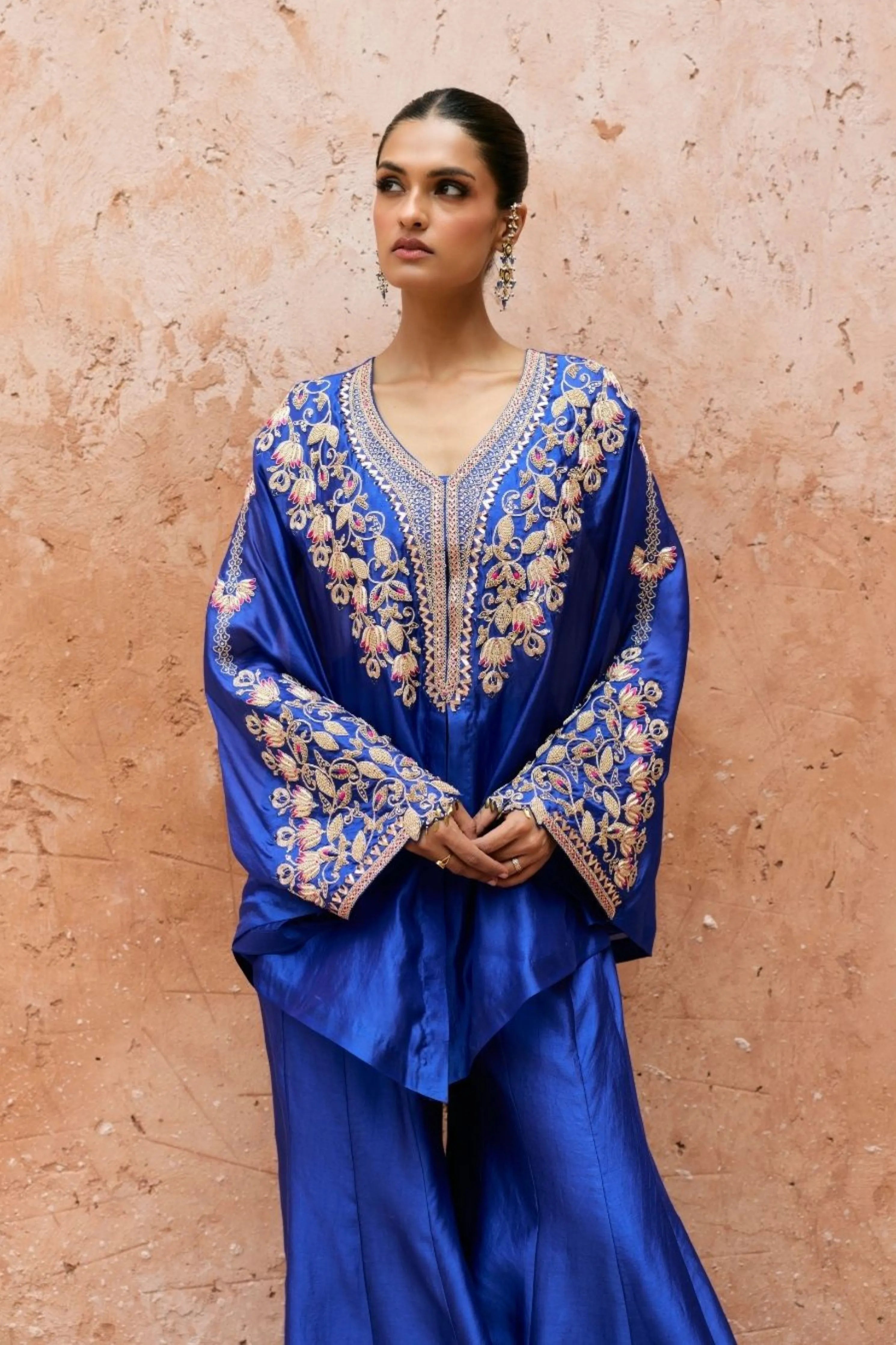 Aavya Cape Set