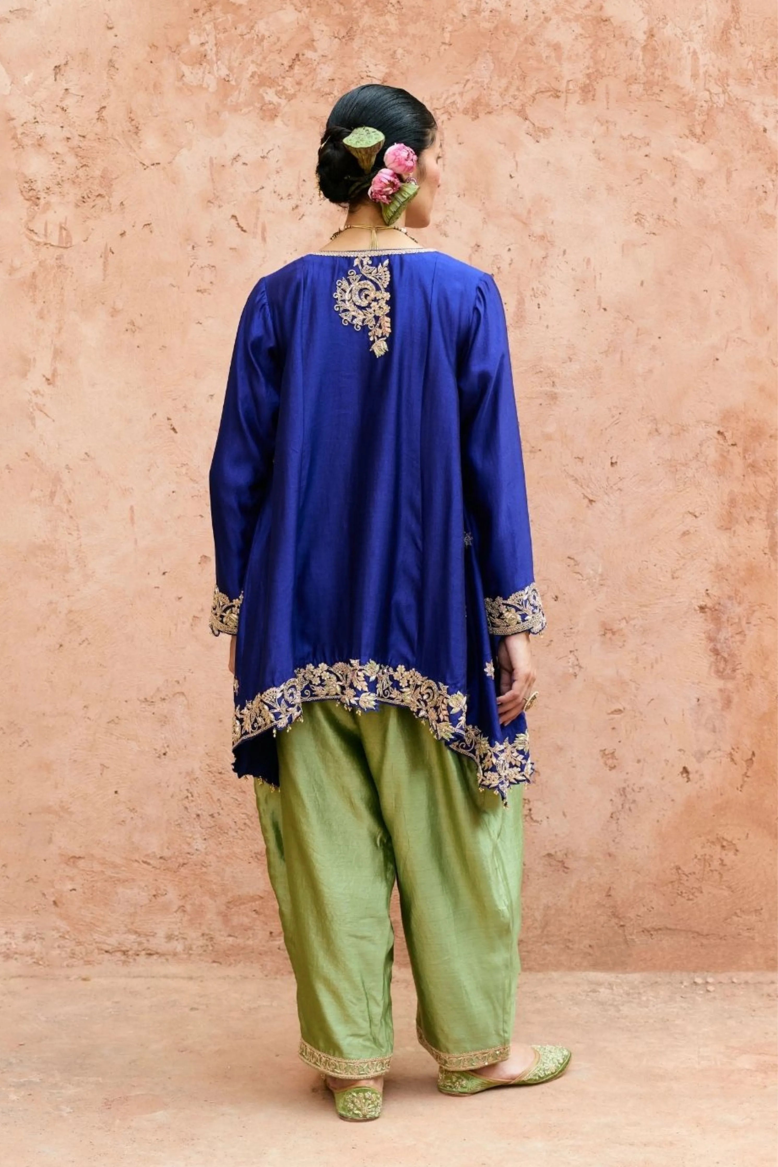 Neera Kurti Set