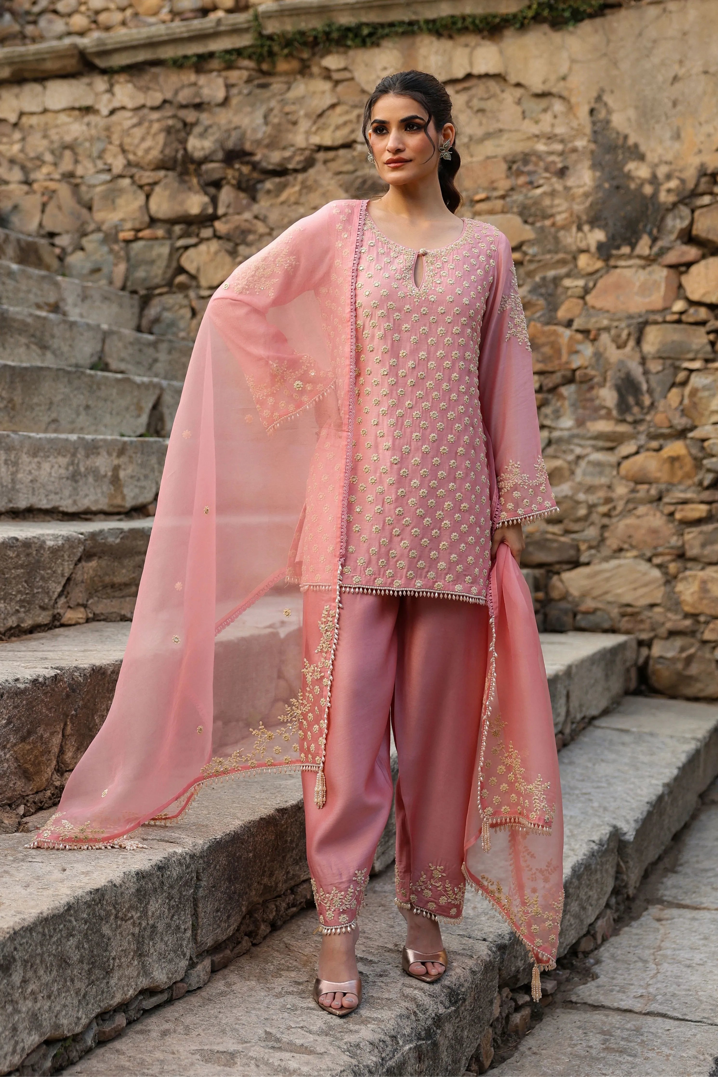 Vaayu Pink Buti Short Kurta Set