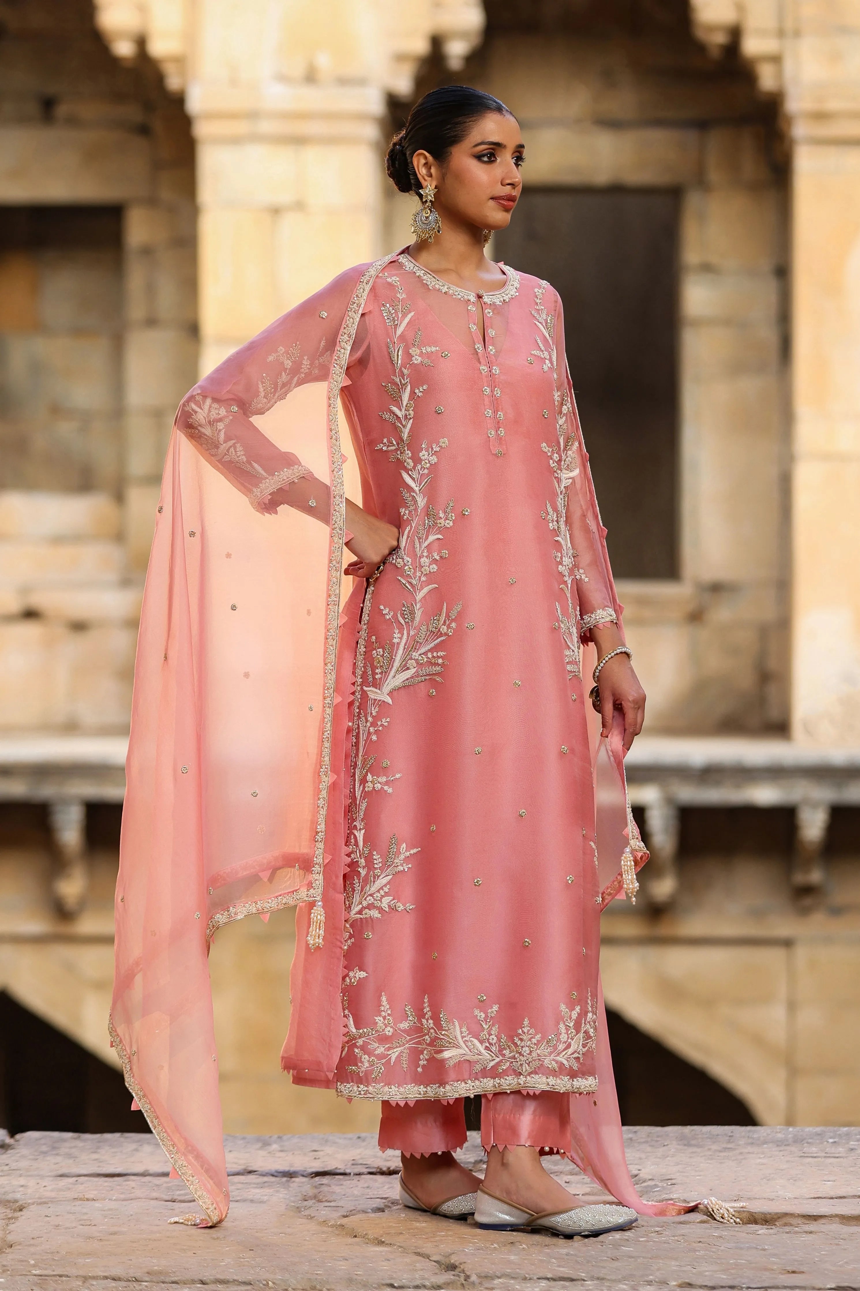 Vaayu Pink Phool Patti Kurta Set