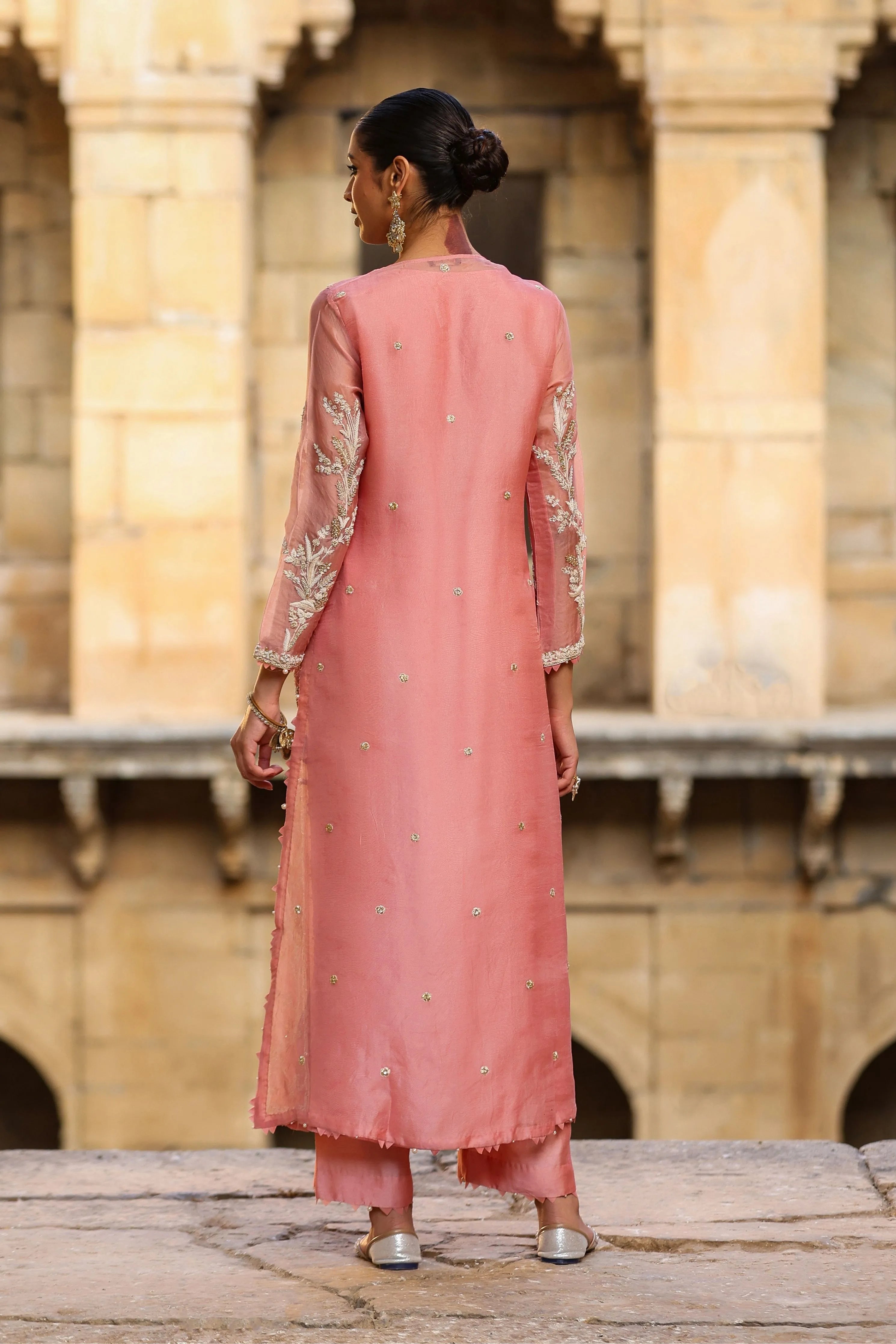 Vaayu Pink Phool Patti Kurta Set