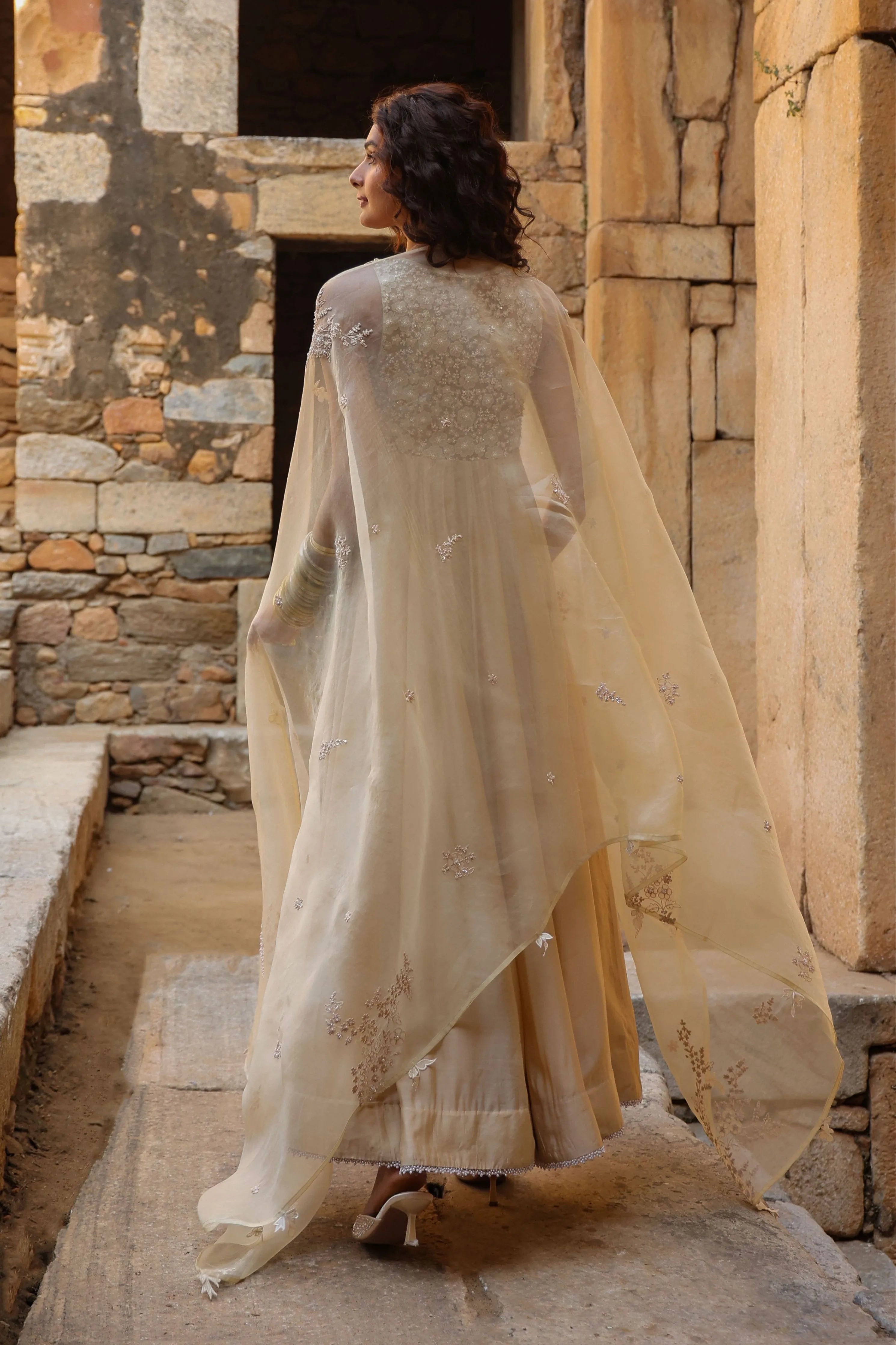 Vaayu Ivory Sleeveless Kalidar Set