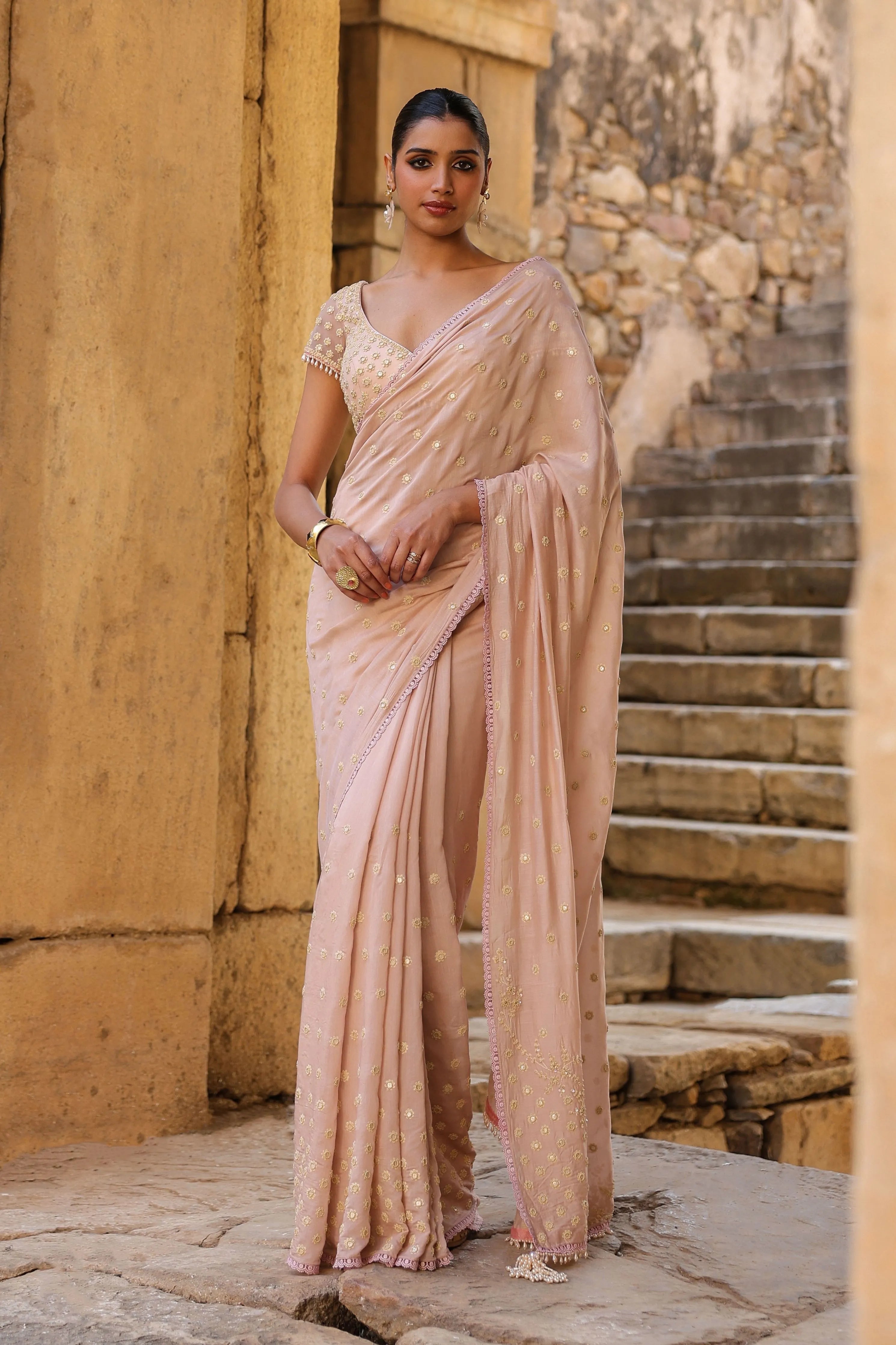 Vaayu Light Pink Heavy Buti Saree Set