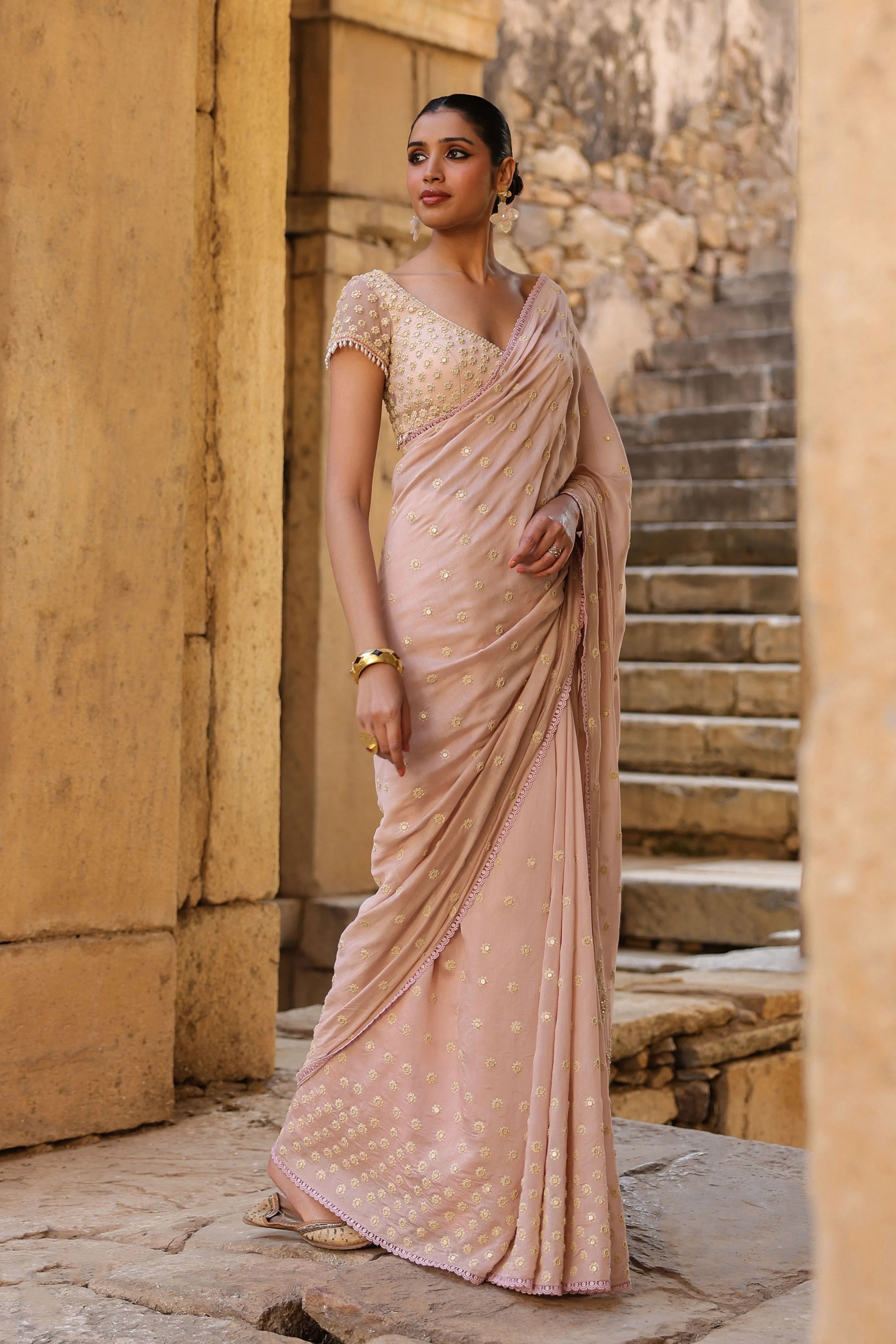 Vaayu Light Pink Heavy Buti Saree Set