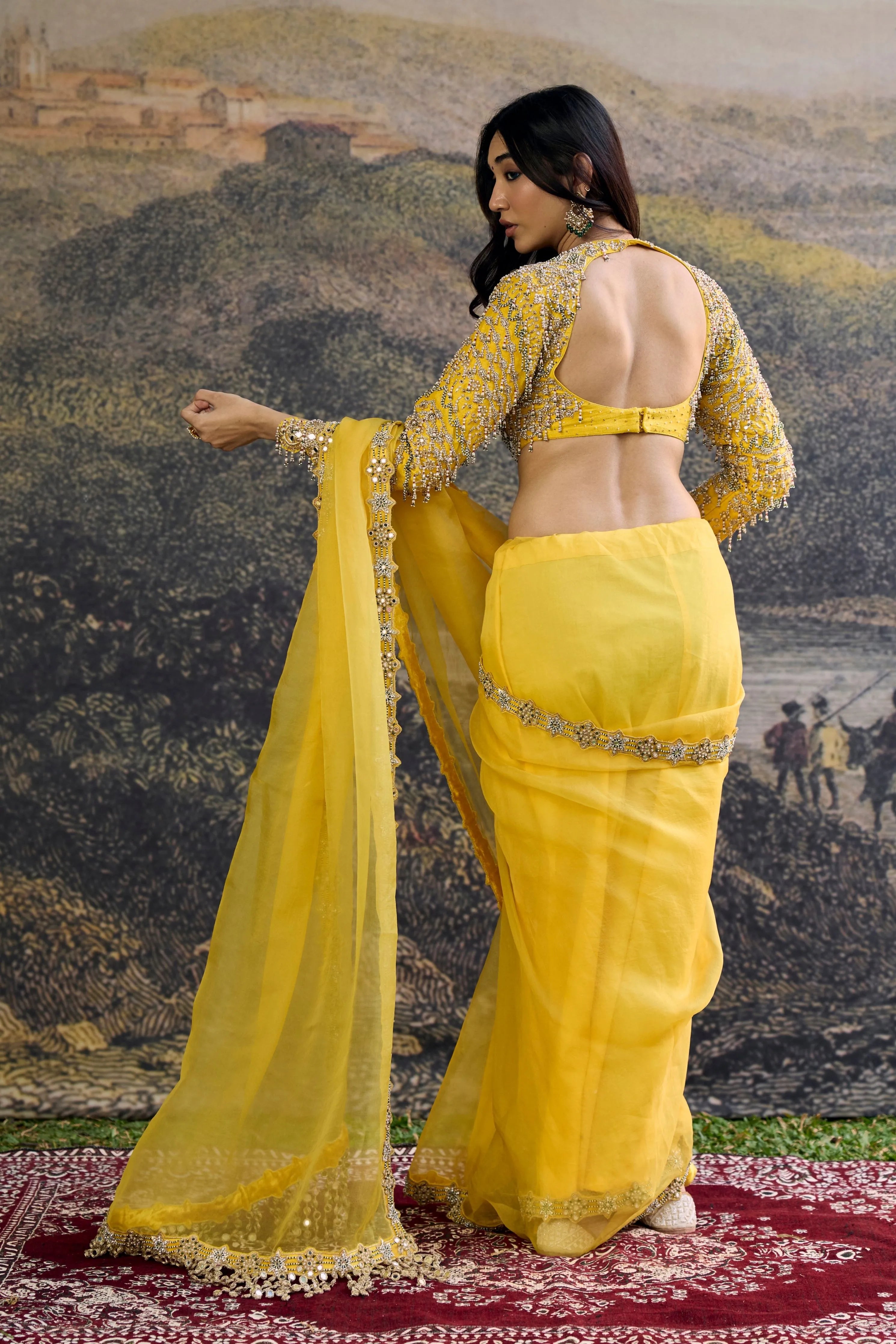 Peela Tara Organza Saree Set