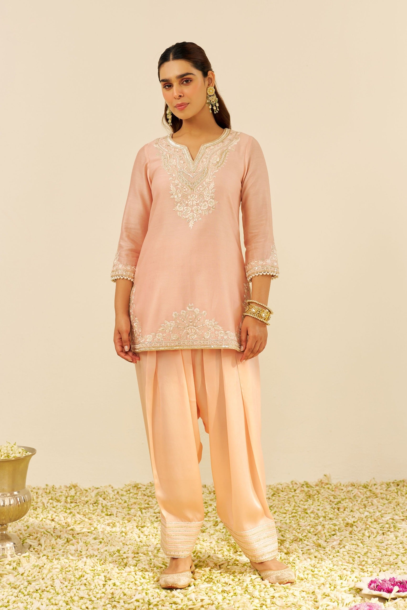 Haniya Off Rose Short Kurta With Salwar