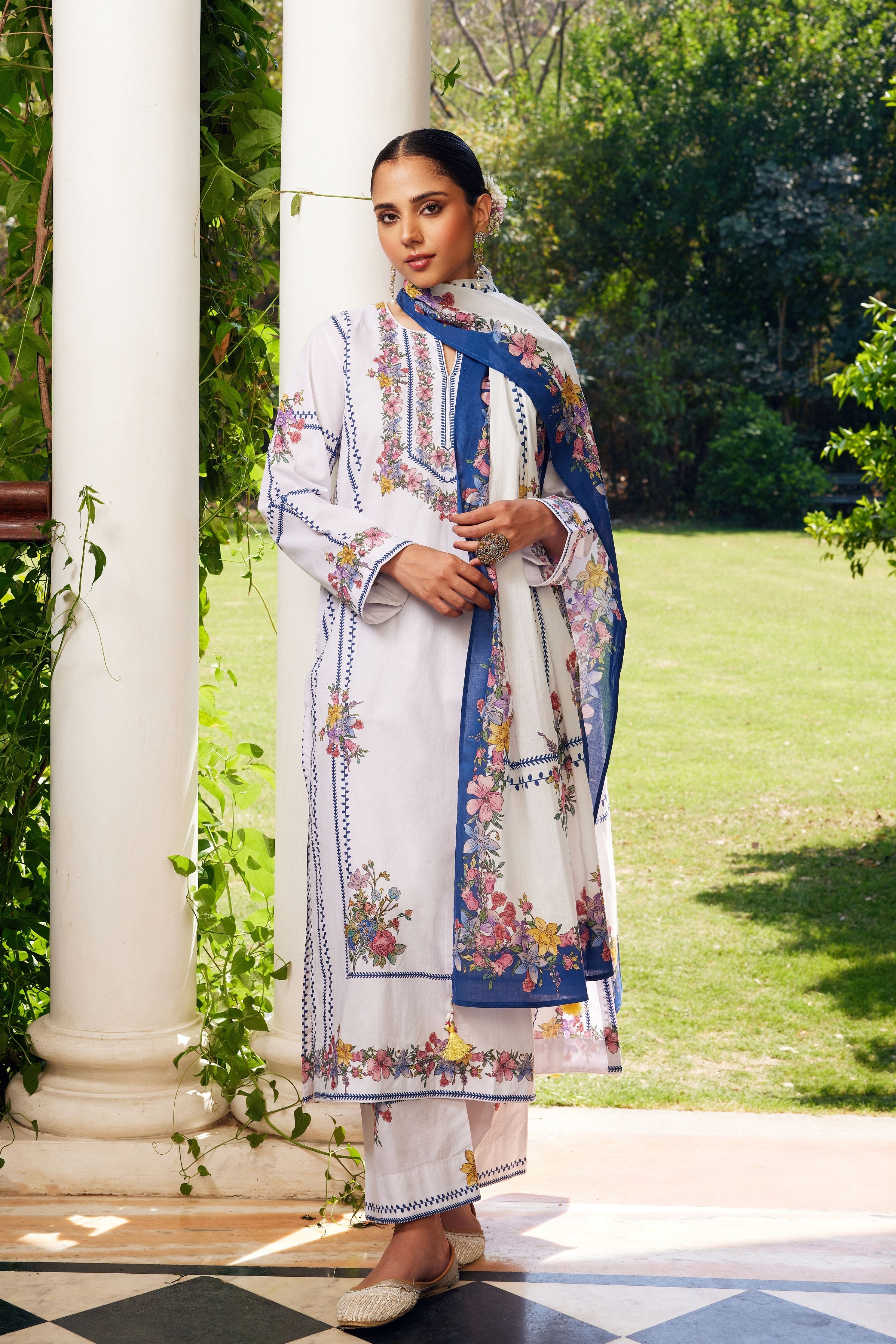 White Gulzaar Kurta Set