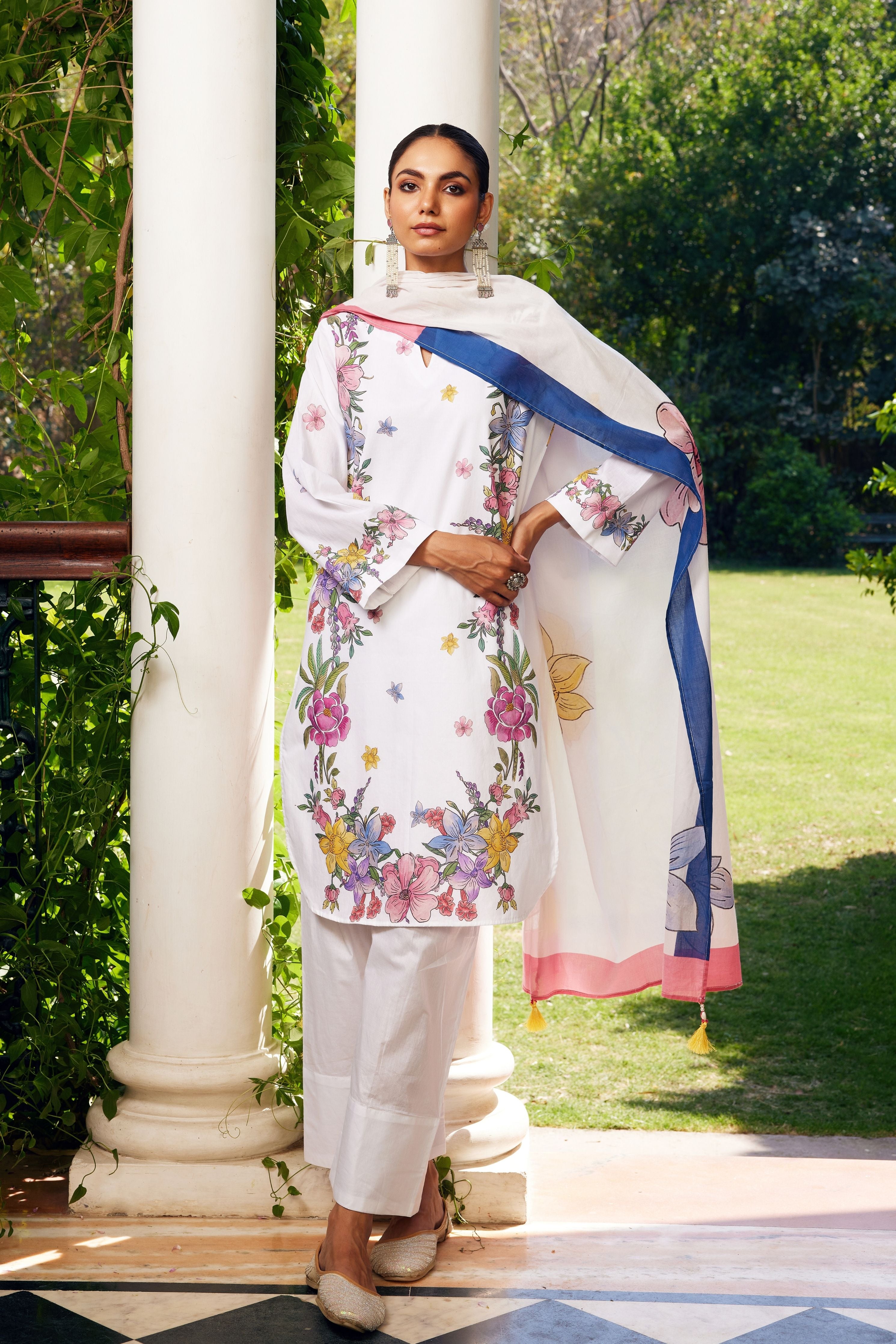 White Gulzaar Short Kurta Set