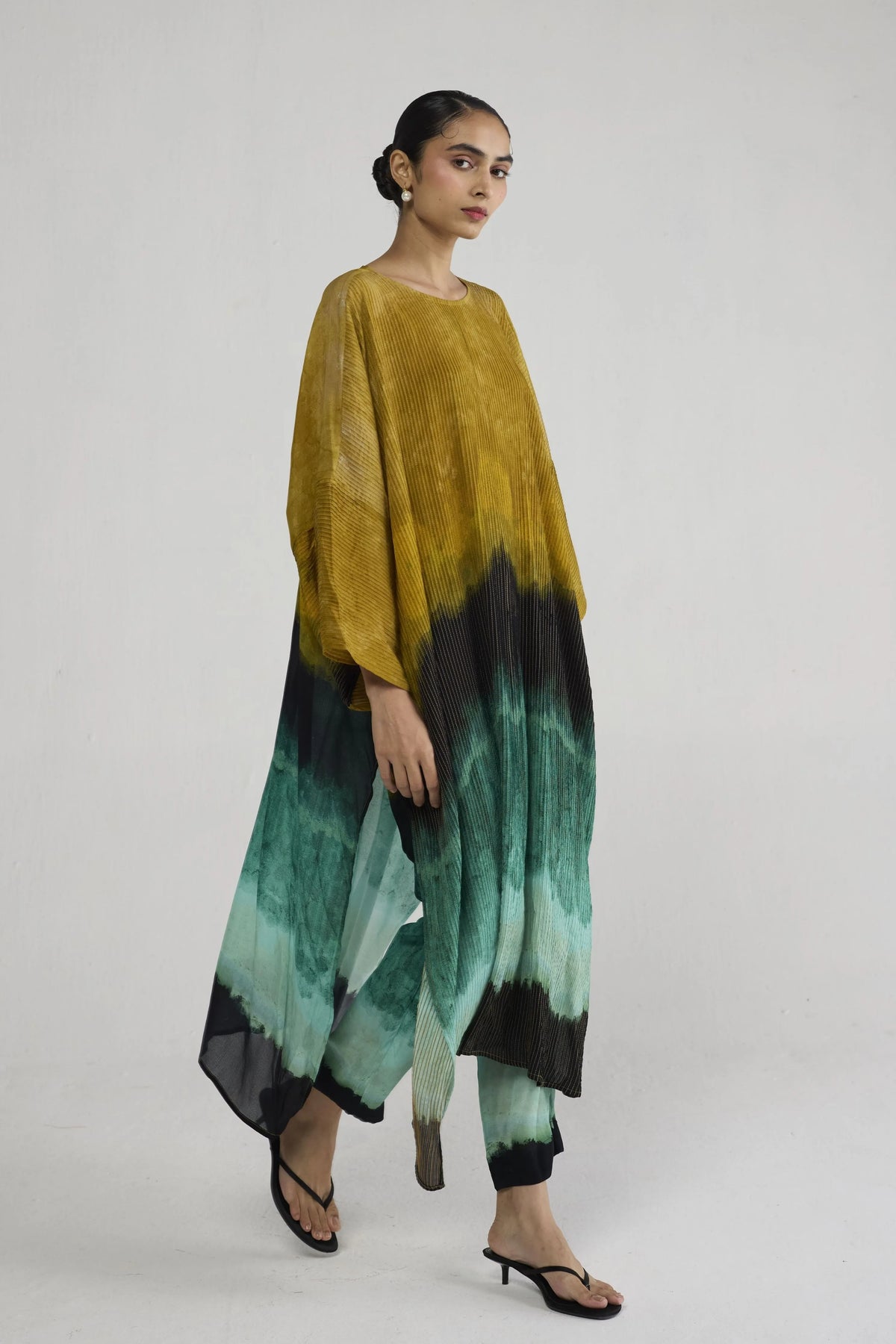 Uri Pintucks Kaftan Kurta Set