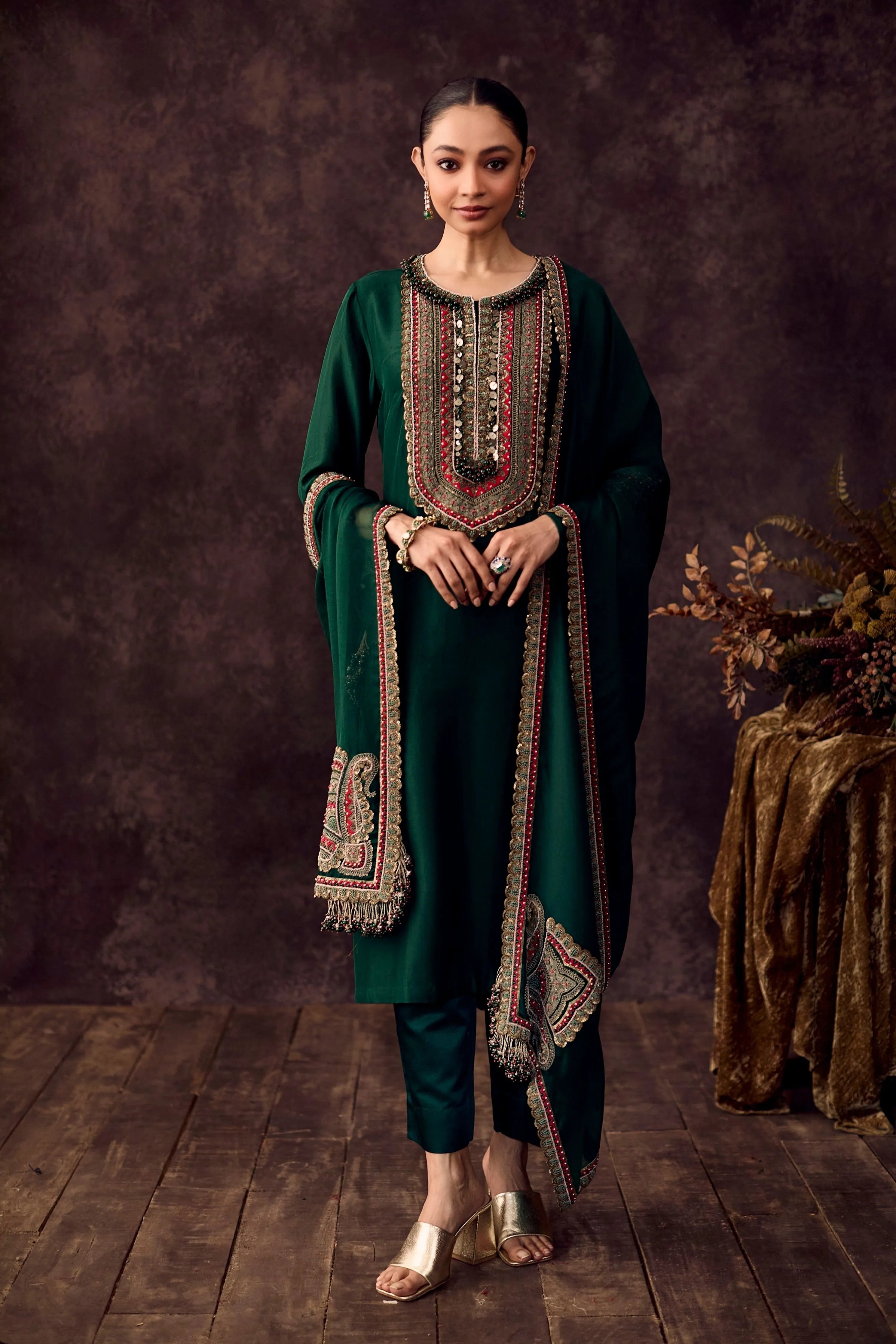 Av Dori Thread Suit Set