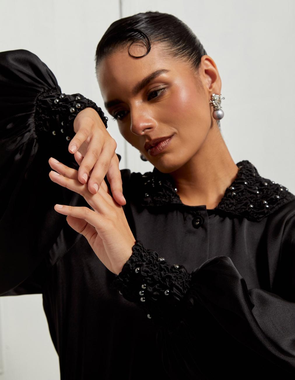 Signature Hex Collar Top With Bishop Sleeves In Black